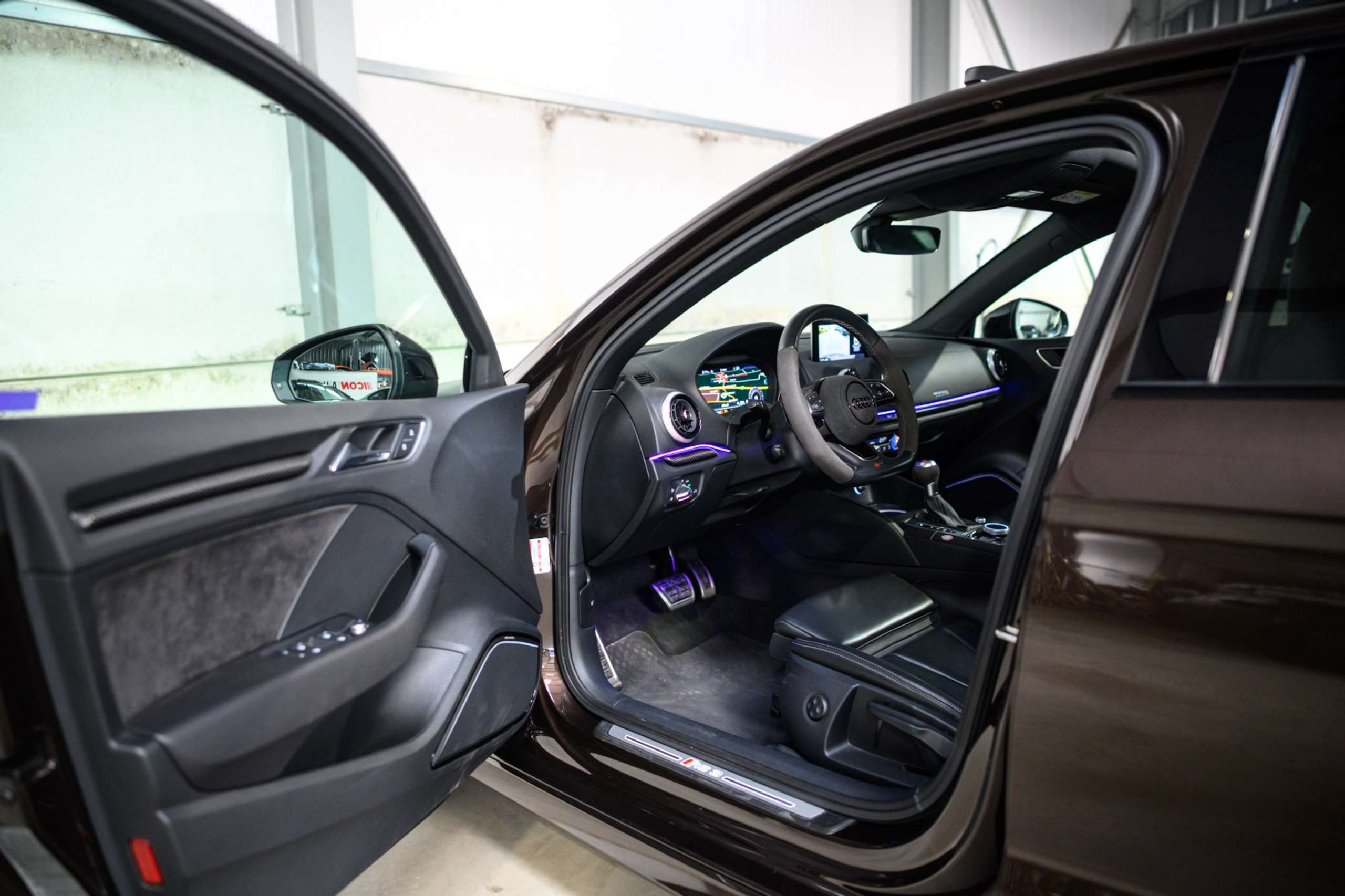 b548b5e0-a81b-4d0d-bde9-e46c729d183e14-audi-rs3-quattro-sedan-1-1-pts-colour-fulloption-pano.jpg