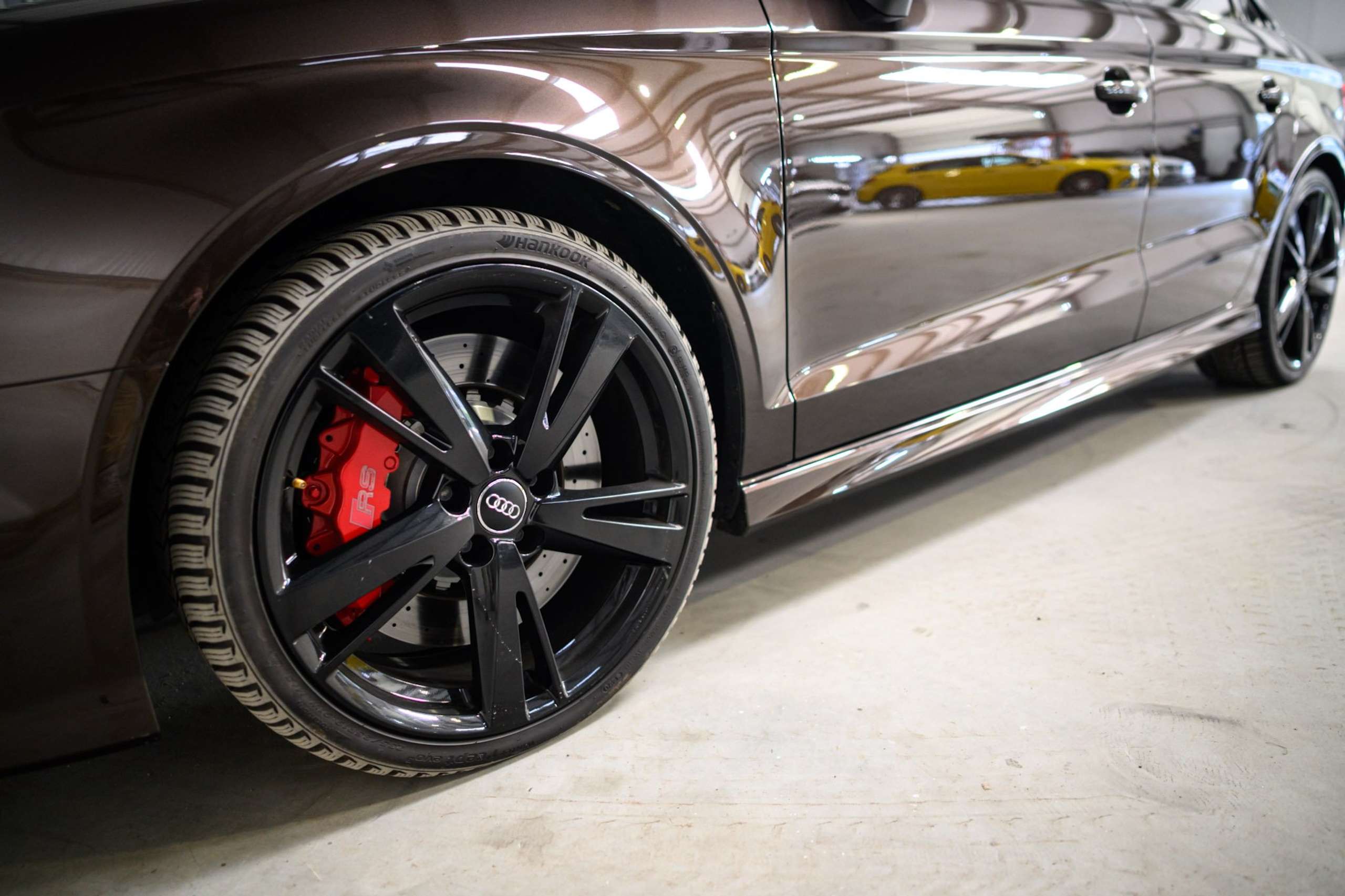 b548b5e0-a81b-4d0d-bde9-e46c729d183e19-audi-rs3-quattro-sedan-1-1-pts-colour-fulloption-pano.jpg