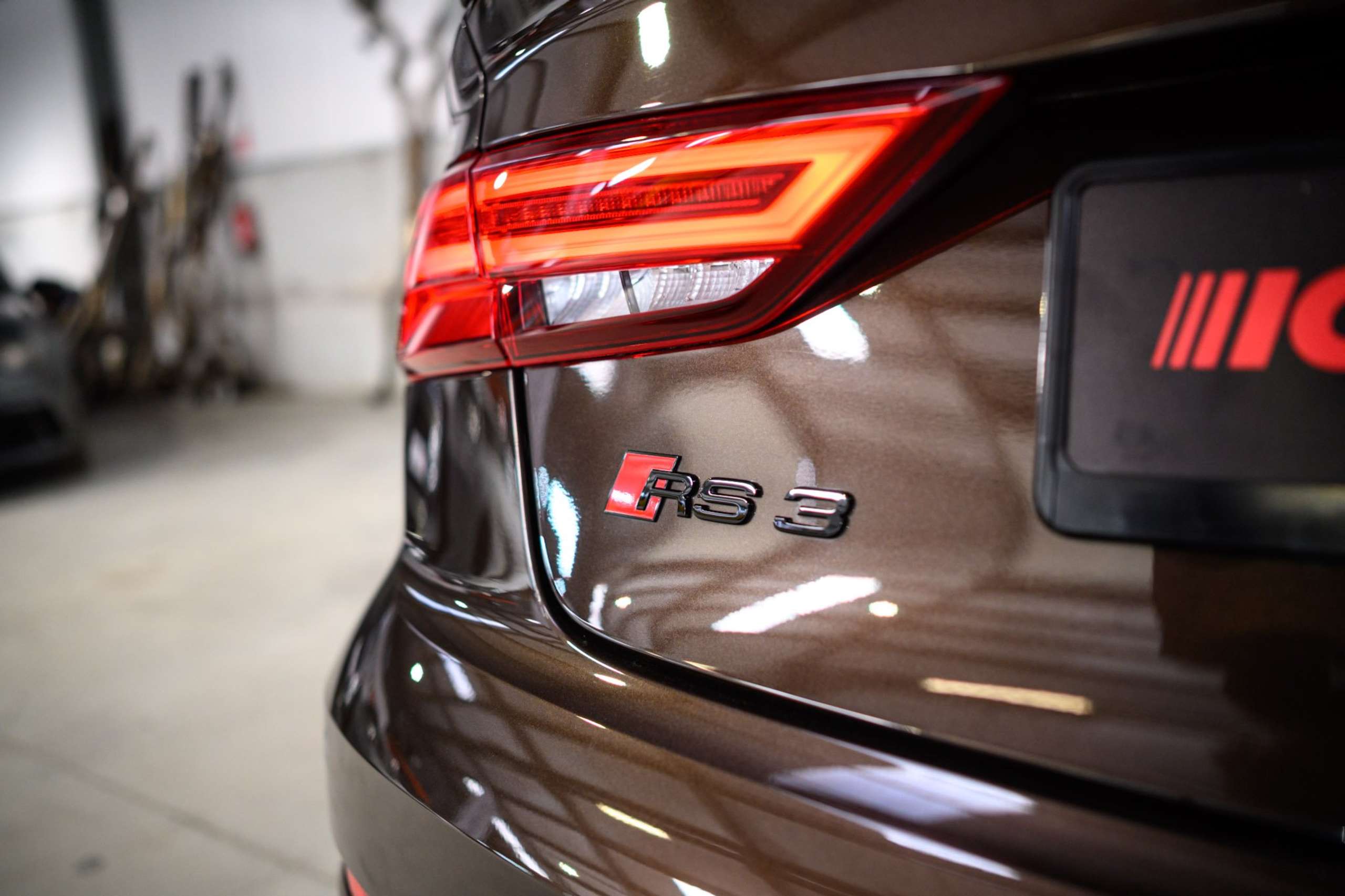 b548b5e0-a81b-4d0d-bde9-e46c729d183e21-audi-rs3-quattro-sedan-1-1-pts-colour-fulloption-pano.jpg