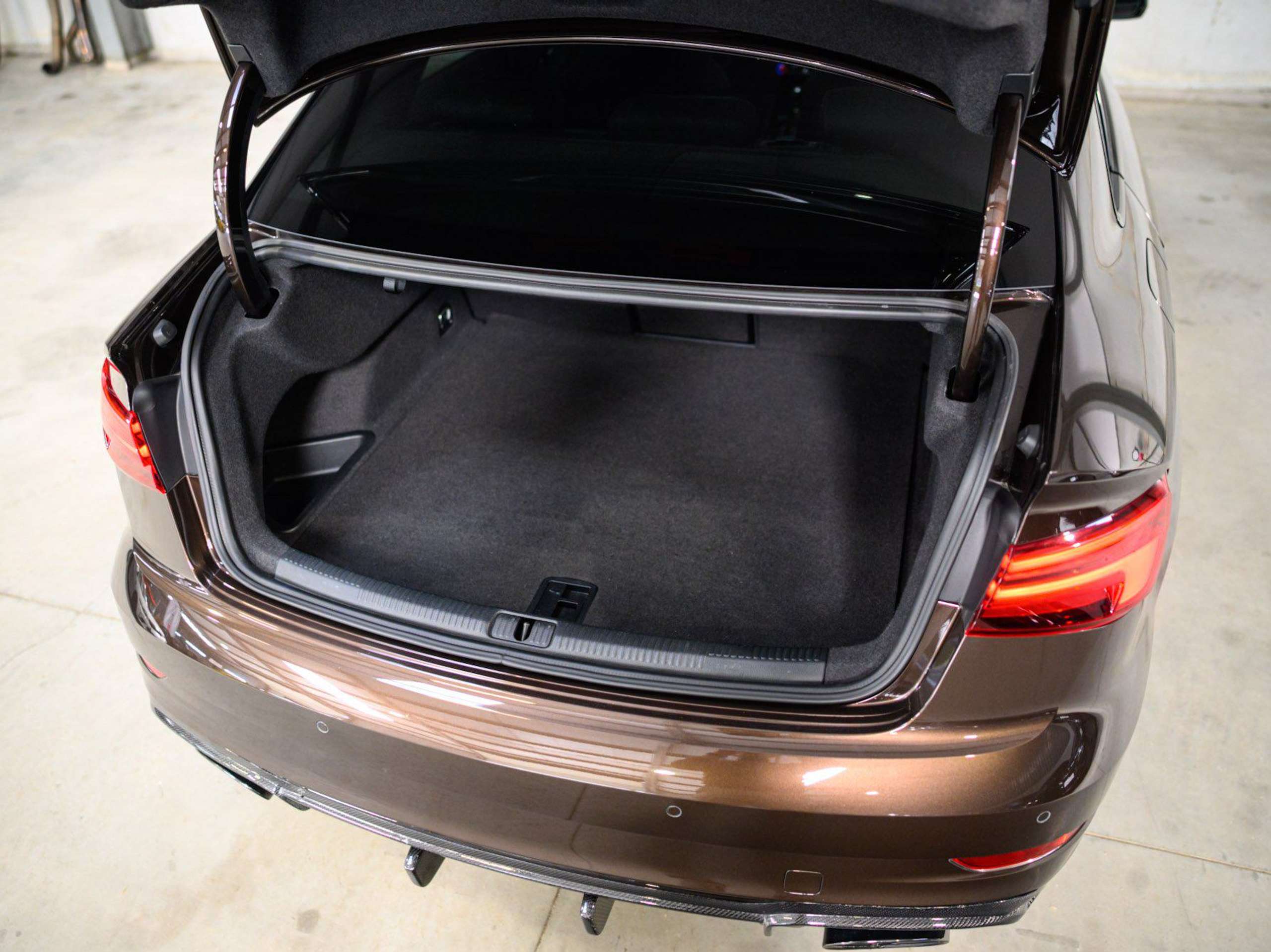 b548b5e0-a81b-4d0d-bde9-e46c729d183e24-audi-rs3-quattro-sedan-1-1-pts-colour-fulloption-pano.jpg