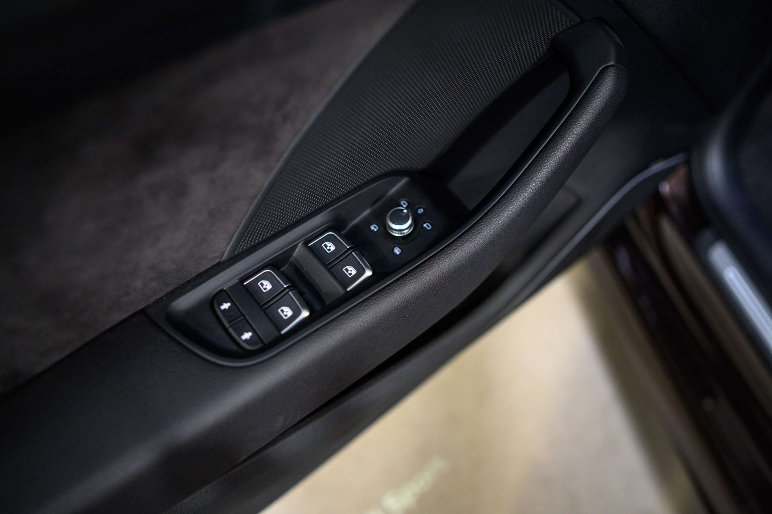 b548b5e0-a81b-4d0d-bde9-e46c729d183e27-audi-rs3-quattro-sedan-1-1-pts-colour-fulloption-pano.jpg