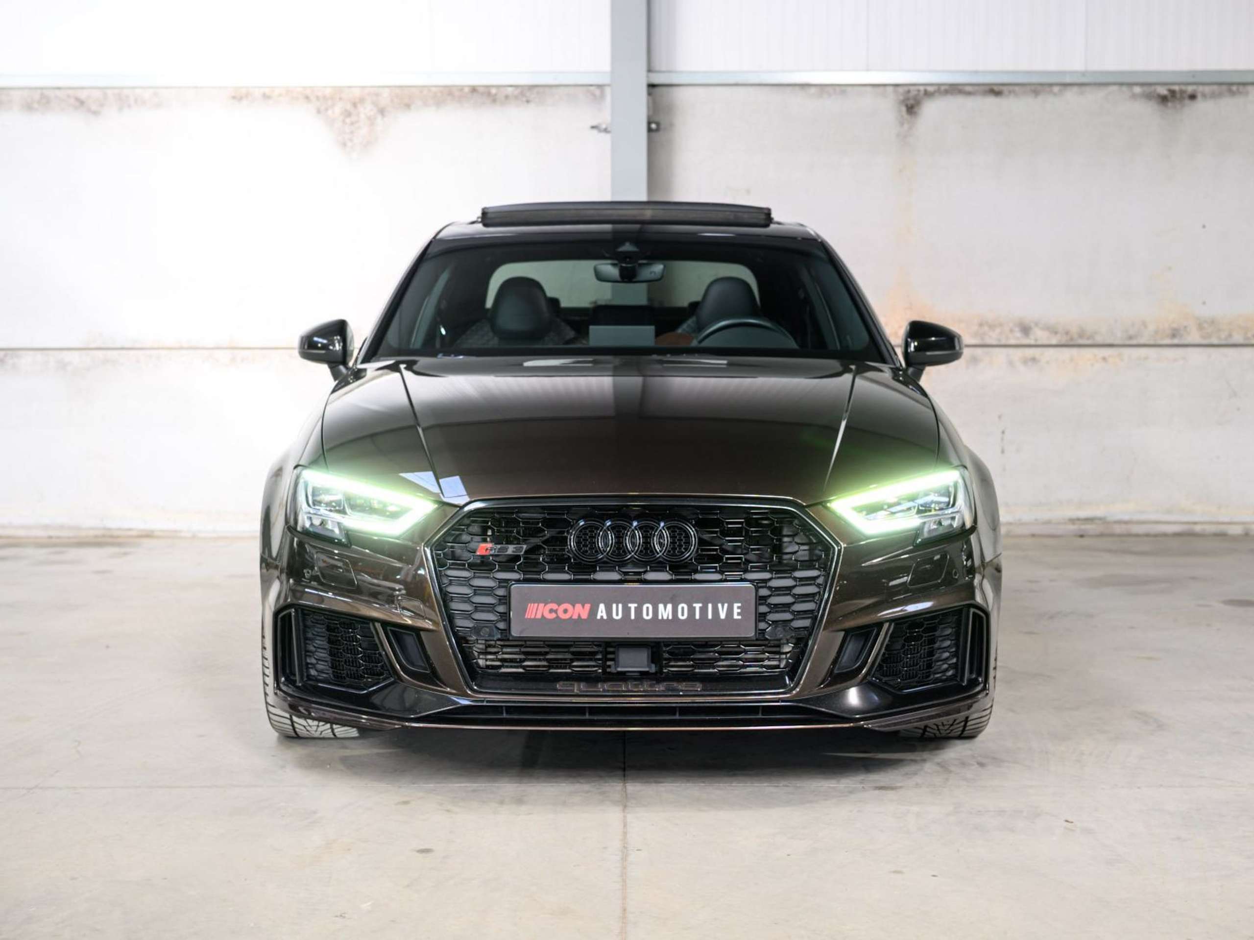 b548b5e0-a81b-4d0d-bde9-e46c729d183e3-audi-rs3-quattro-sedan-1-1-pts-colour-fulloption-pano.jpg