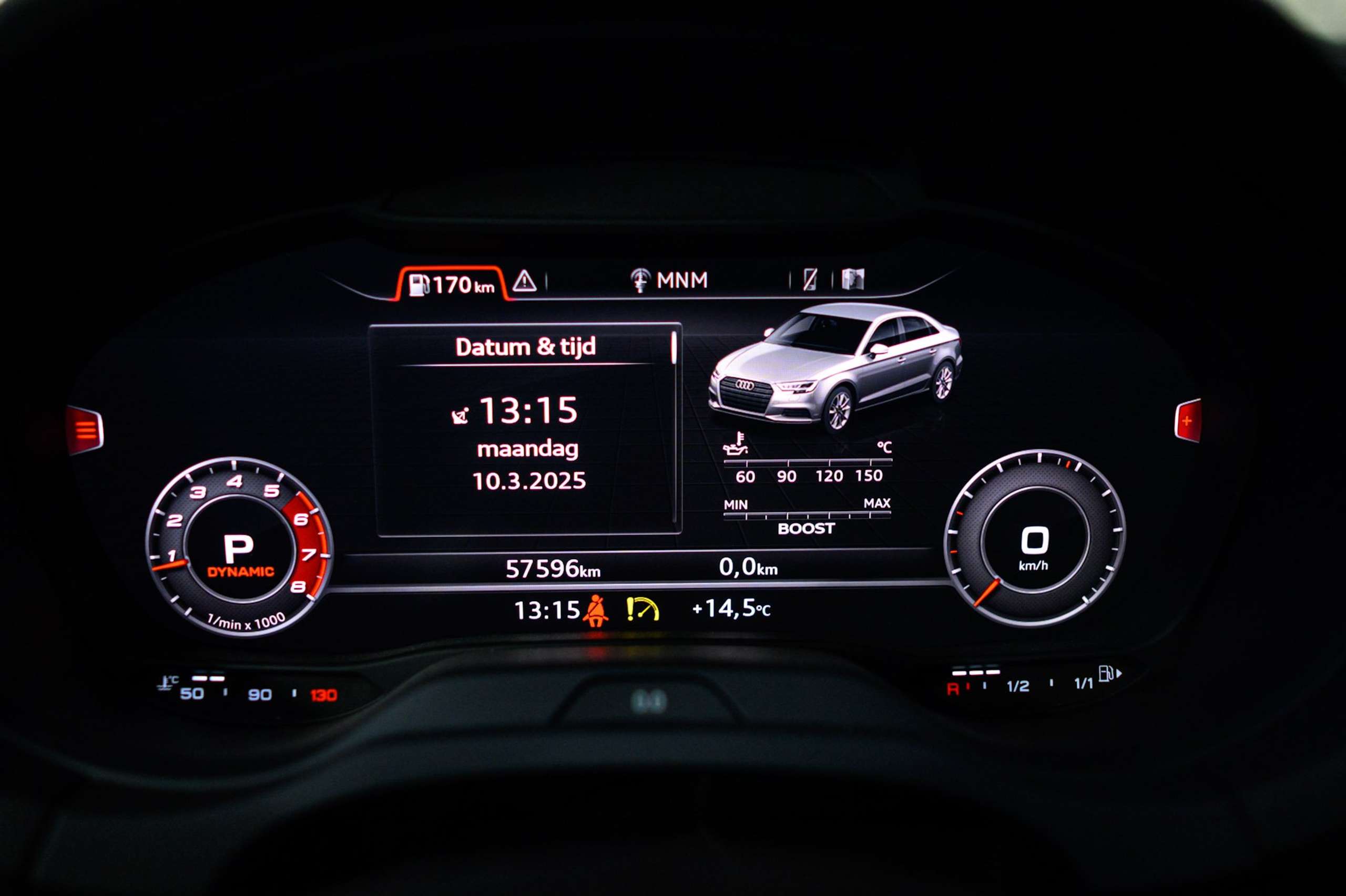 b548b5e0-a81b-4d0d-bde9-e46c729d183e32-audi-rs3-quattro-sedan-1-1-pts-colour-fulloption-pano.jpg