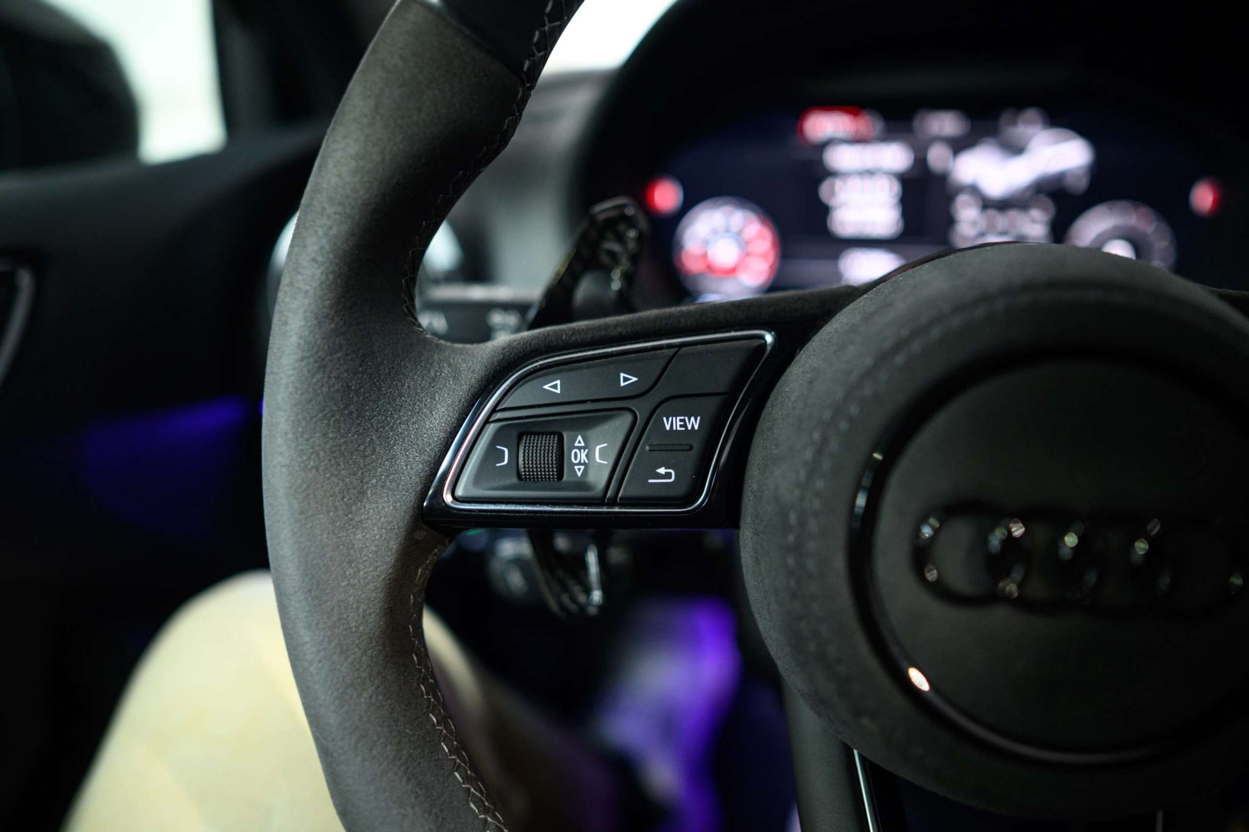 b548b5e0-a81b-4d0d-bde9-e46c729d183e33-audi-rs3-quattro-sedan-1-1-pts-colour-fulloption-pano.jpg