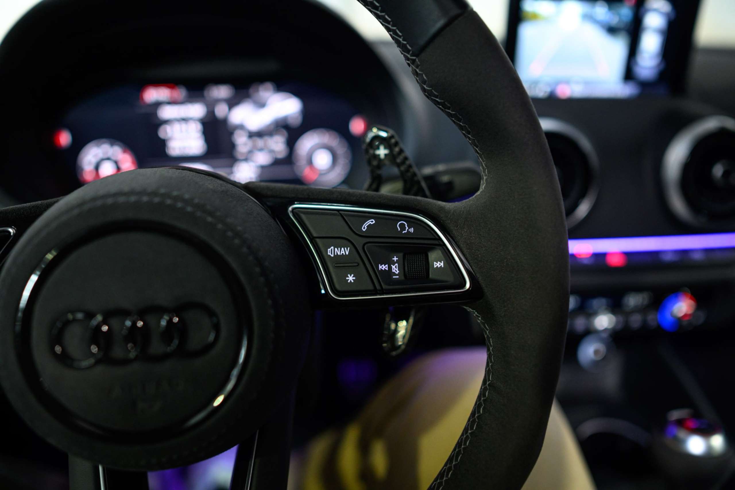 b548b5e0-a81b-4d0d-bde9-e46c729d183e34-audi-rs3-quattro-sedan-1-1-pts-colour-fulloption-pano.jpg