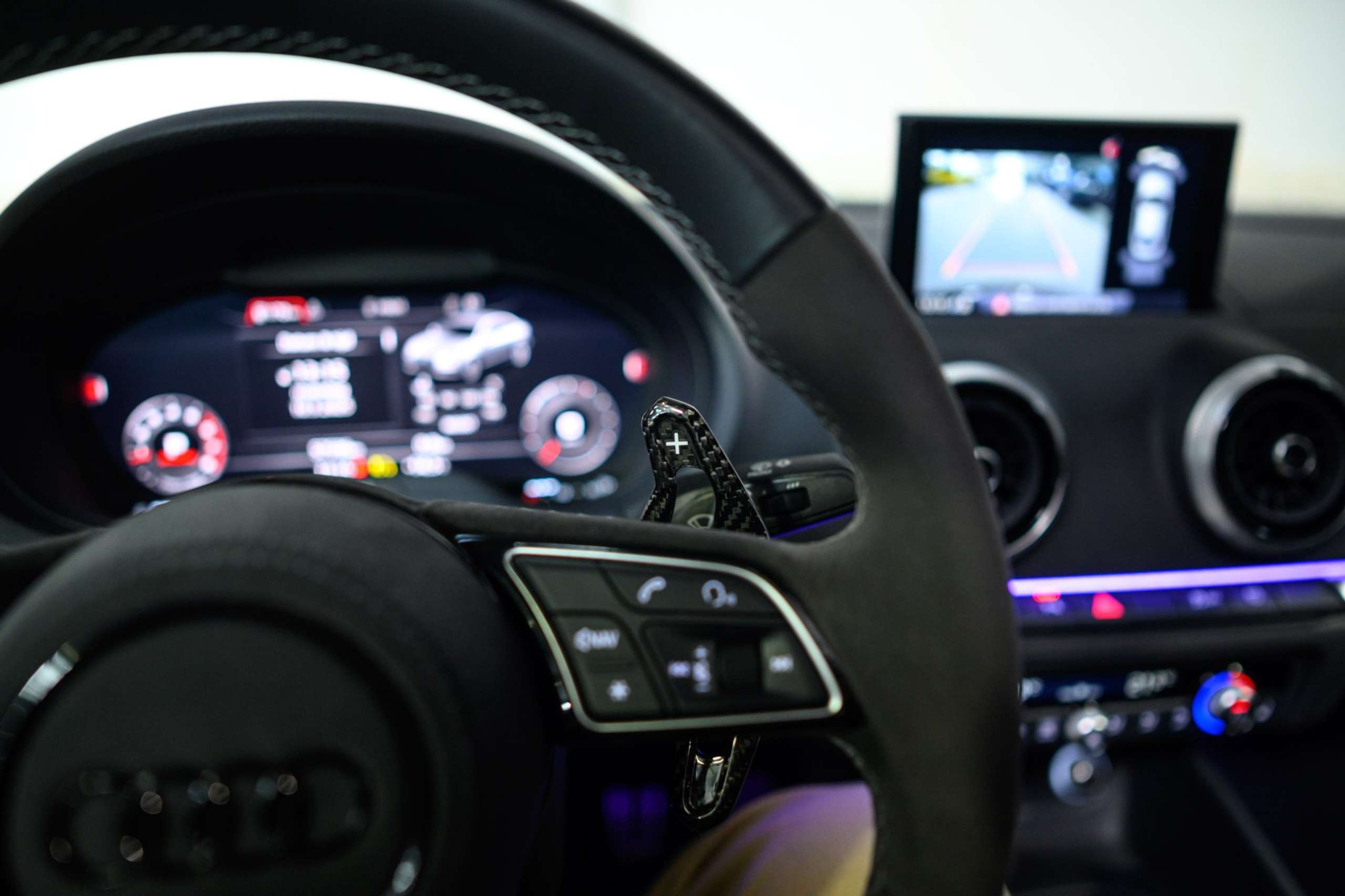 b548b5e0-a81b-4d0d-bde9-e46c729d183e35-audi-rs3-quattro-sedan-1-1-pts-colour-fulloption-pano.jpg