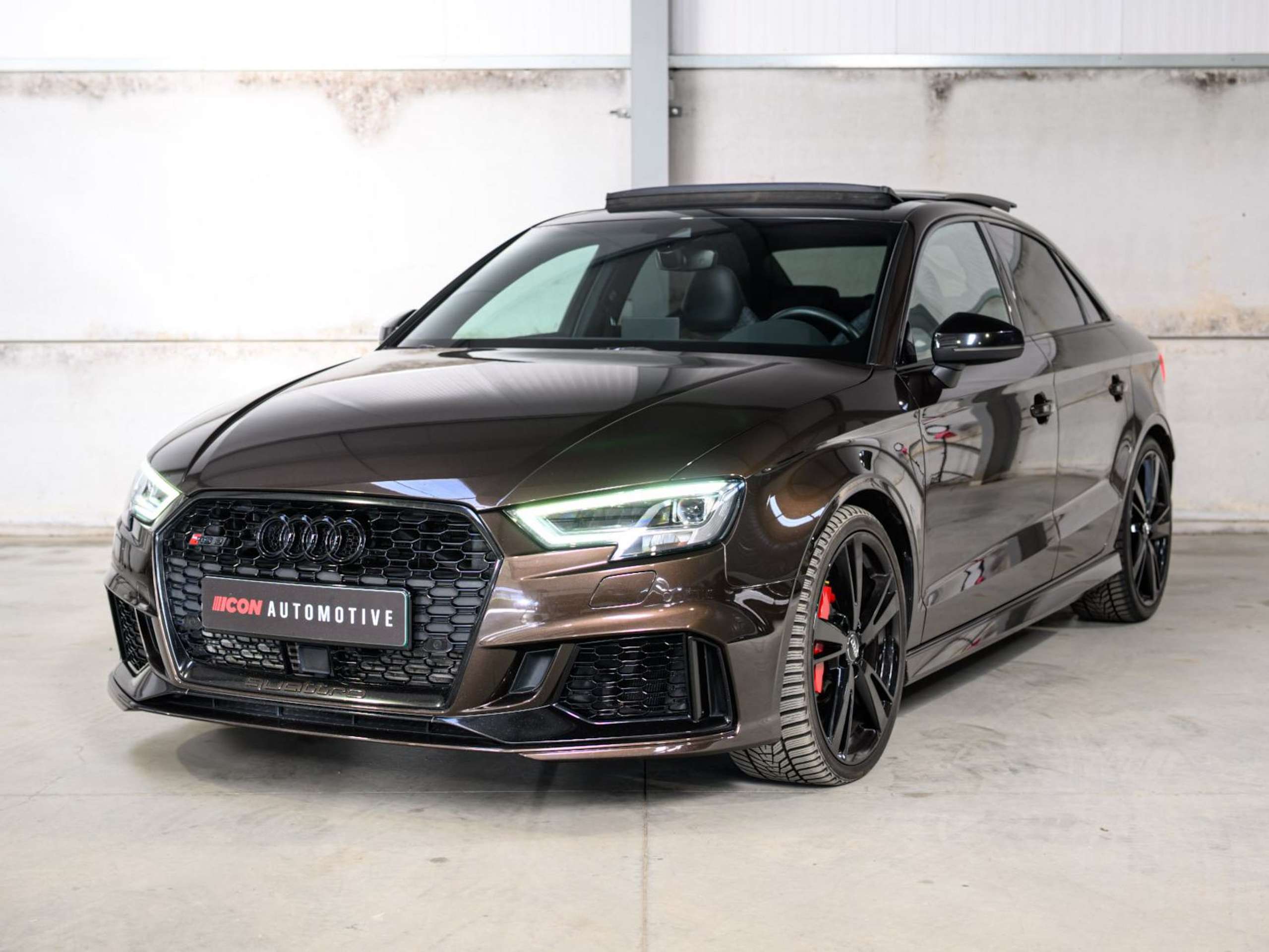 b548b5e0-a81b-4d0d-bde9-e46c729d183e4-audi-rs3-quattro-sedan-1-1-pts-colour-fulloption-pano.jpg