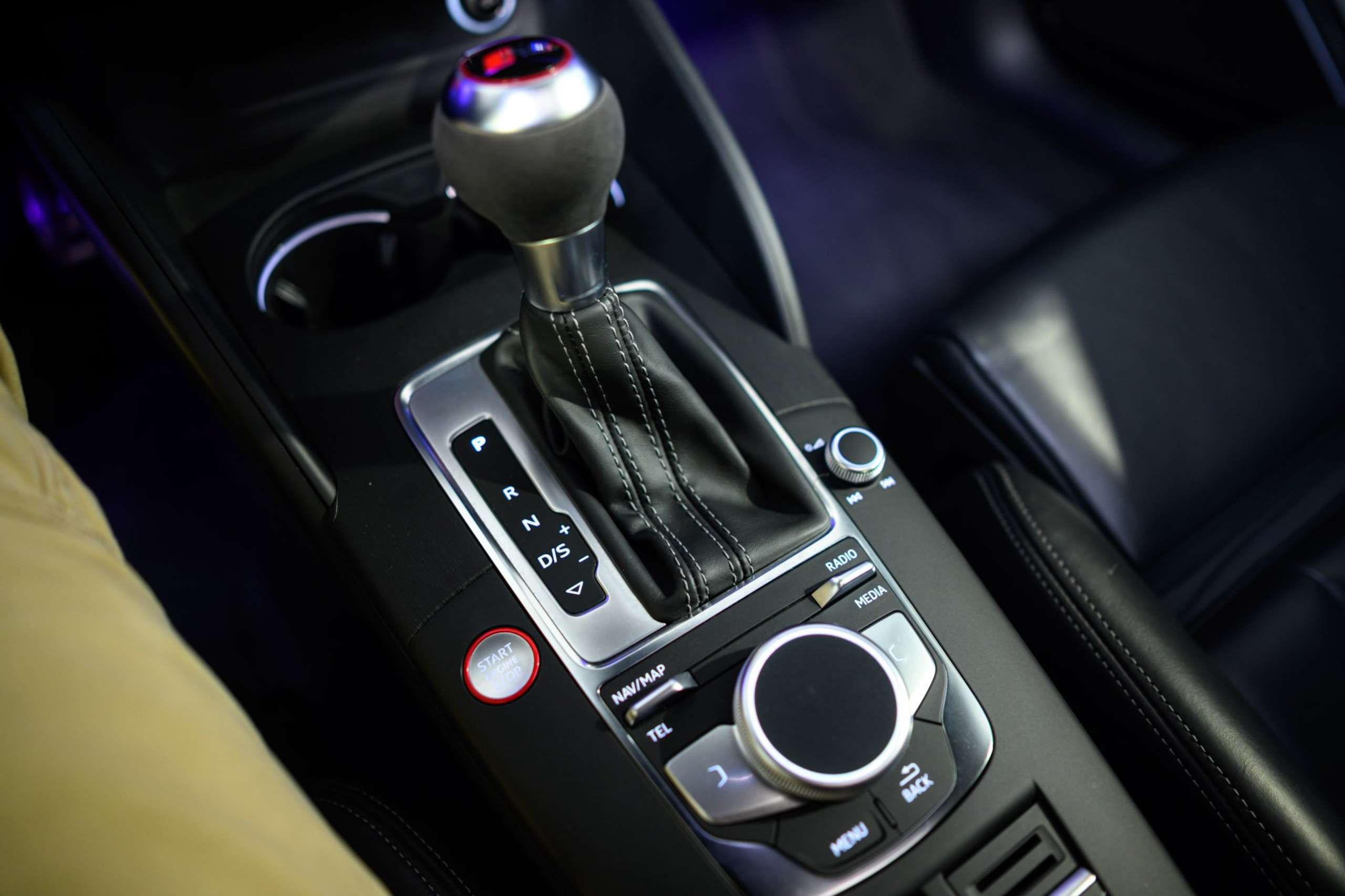 b548b5e0-a81b-4d0d-bde9-e46c729d183e47-audi-rs3-quattro-sedan-1-1-pts-colour-fulloption-pano.jpg