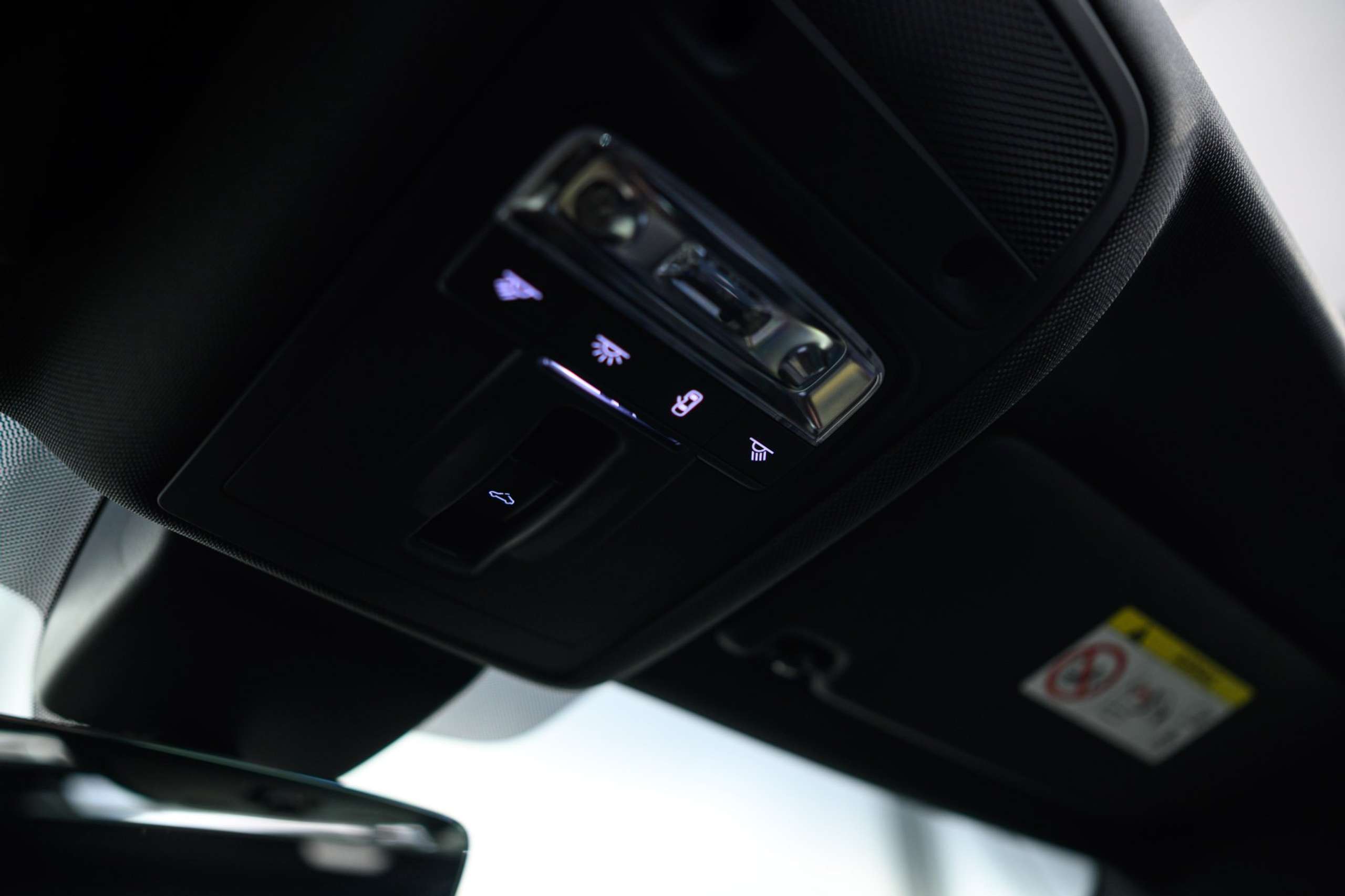 b548b5e0-a81b-4d0d-bde9-e46c729d183e49-audi-rs3-quattro-sedan-1-1-pts-colour-fulloption-pano.jpg