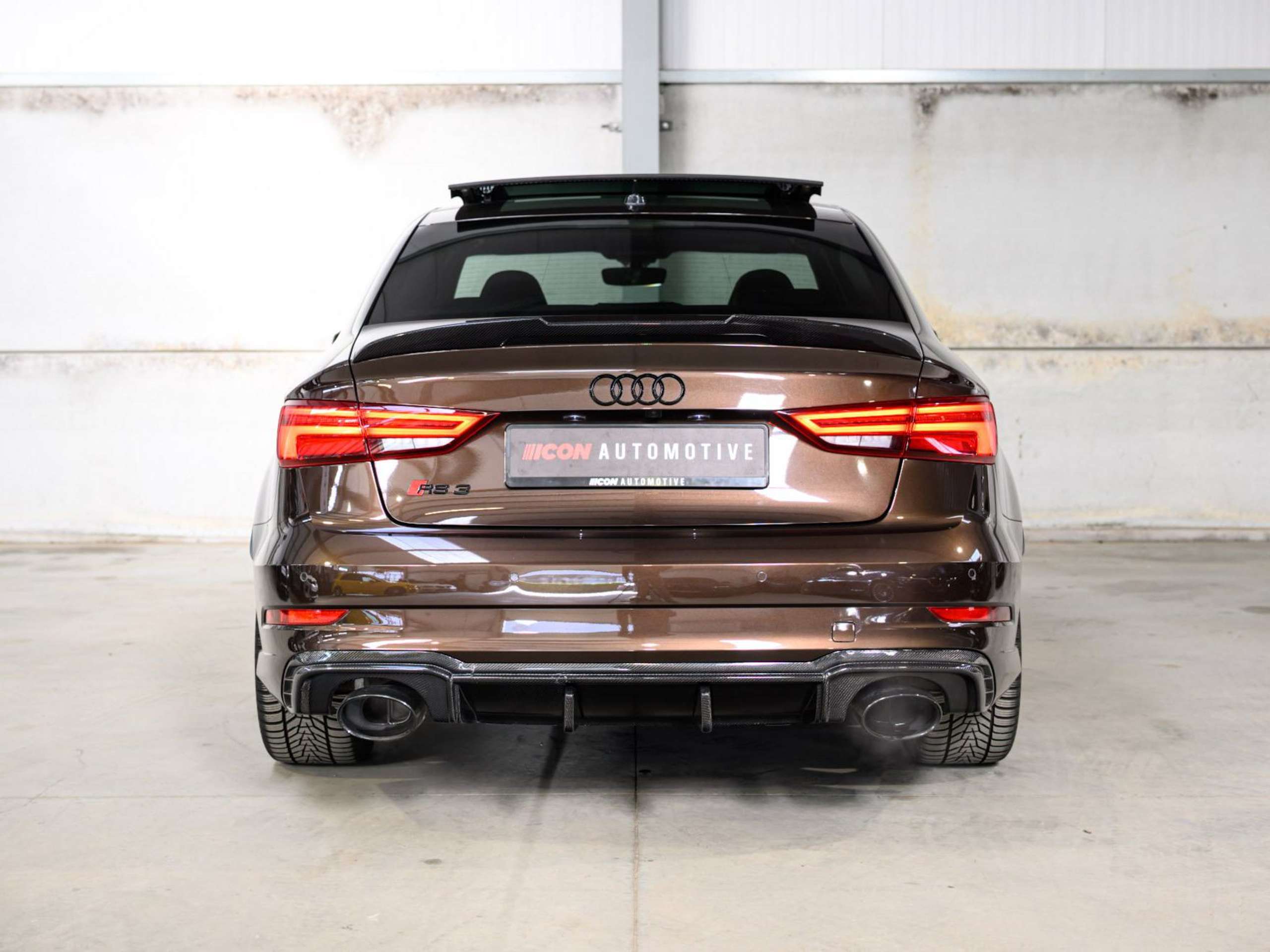 b548b5e0-a81b-4d0d-bde9-e46c729d183e6-audi-rs3-quattro-sedan-1-1-pts-colour-fulloption-pano.jpg