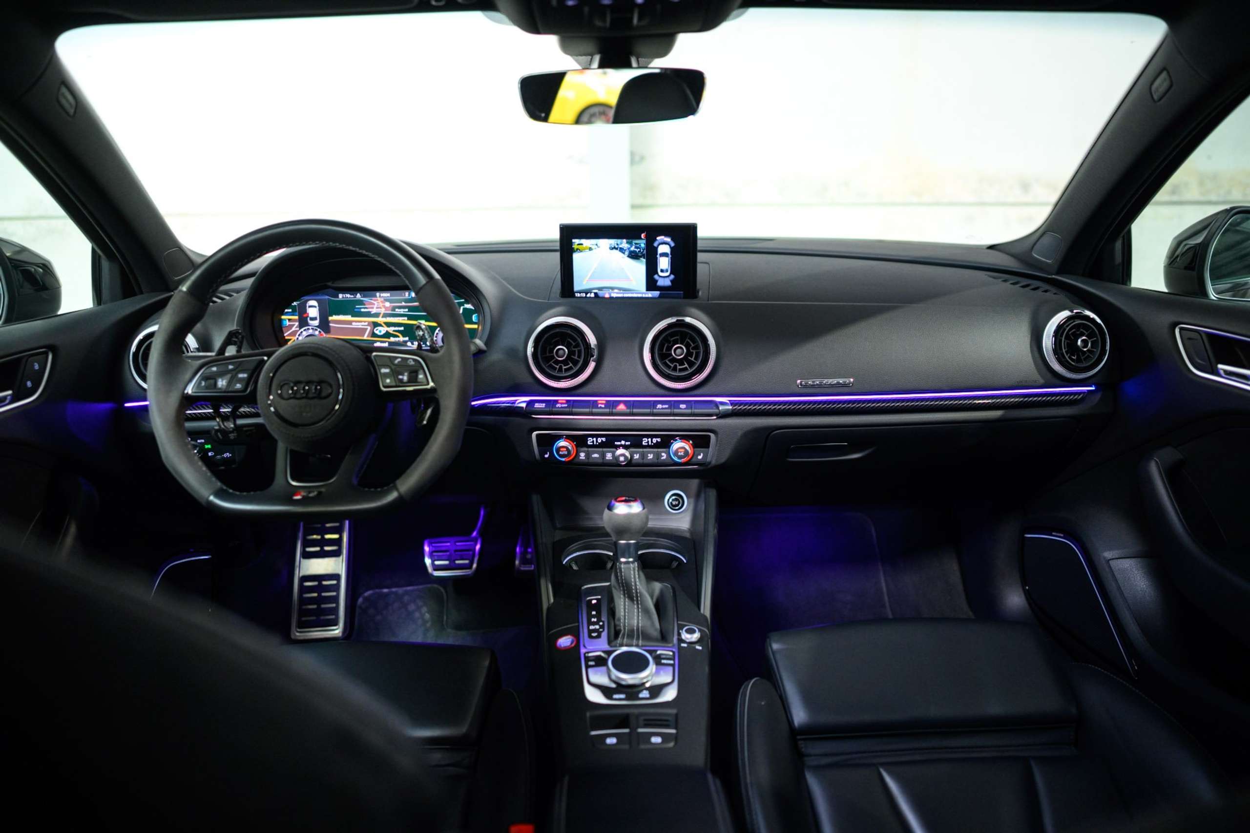 b548b5e0-a81b-4d0d-bde9-e46c729d183e7-audi-rs3-quattro-sedan-1-1-pts-colour-fulloption-pano.jpg