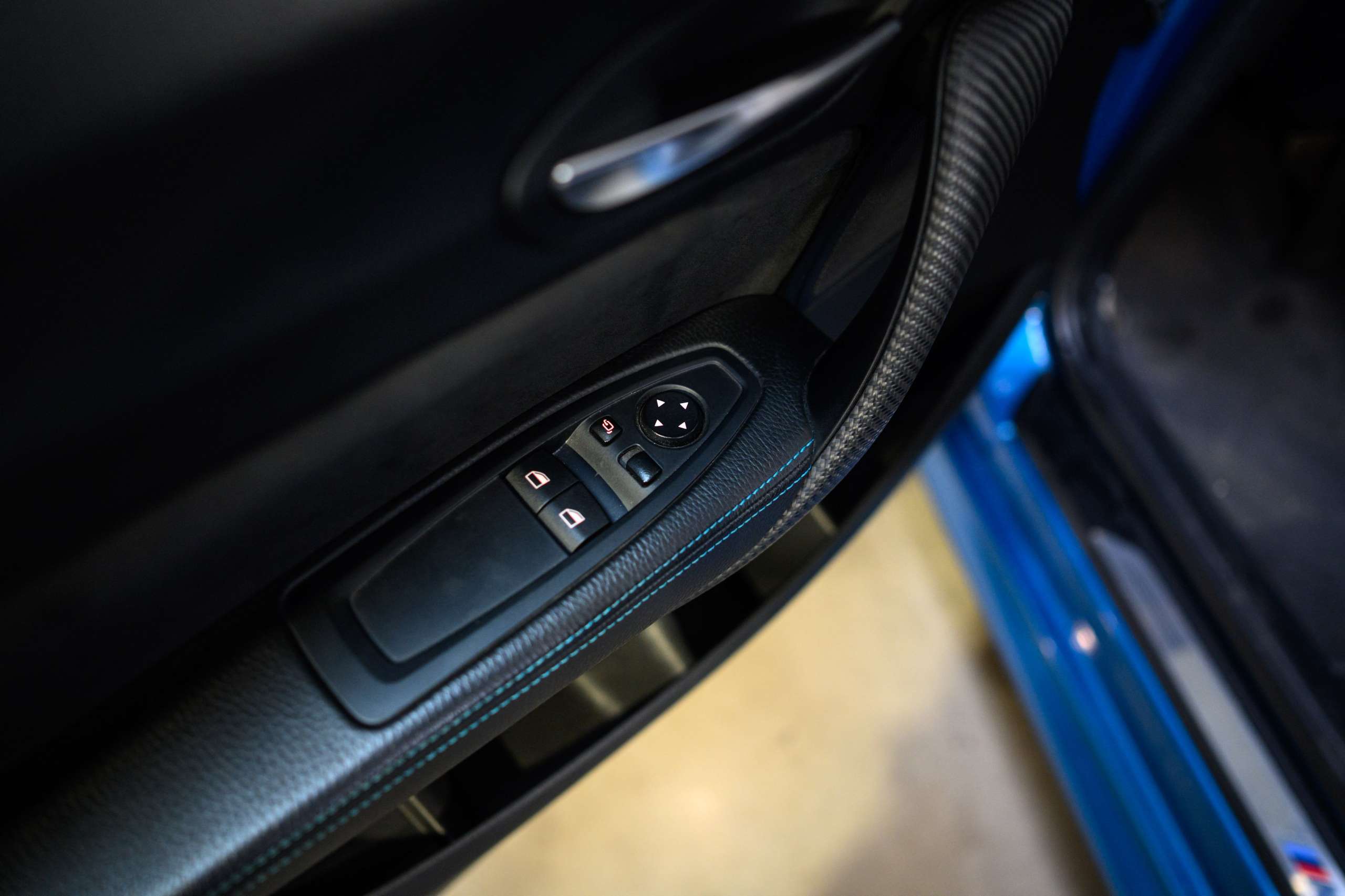b7eeb420-9c62-46e4-a0af-fc30fdd80a3c21-bmw-m2-f87-dkg-navpro-carbon-pano-harman-kardon.jpg