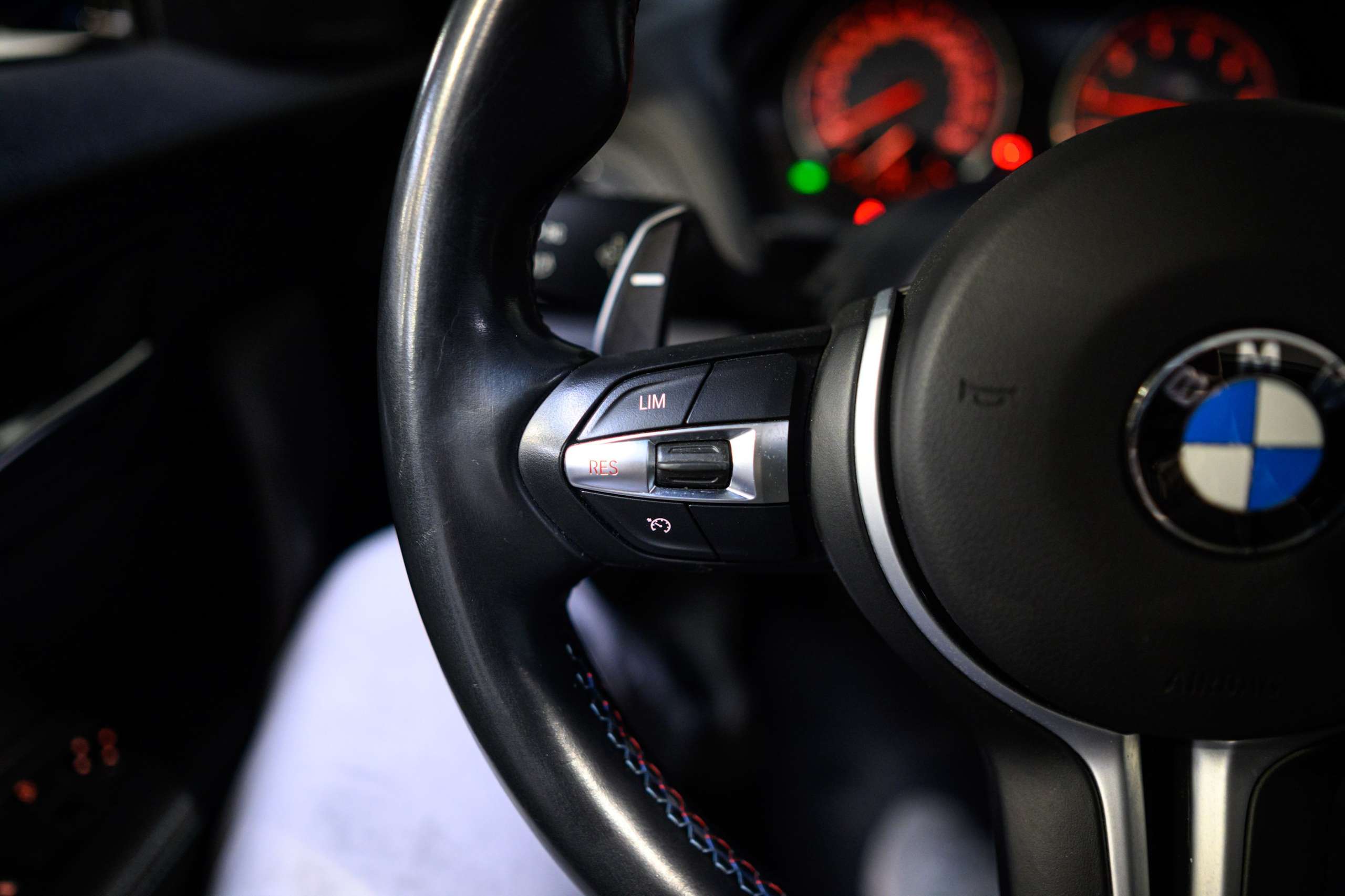 b7eeb420-9c62-46e4-a0af-fc30fdd80a3c26-bmw-m2-f87-dkg-navpro-carbon-pano-harman-kardon.jpg
