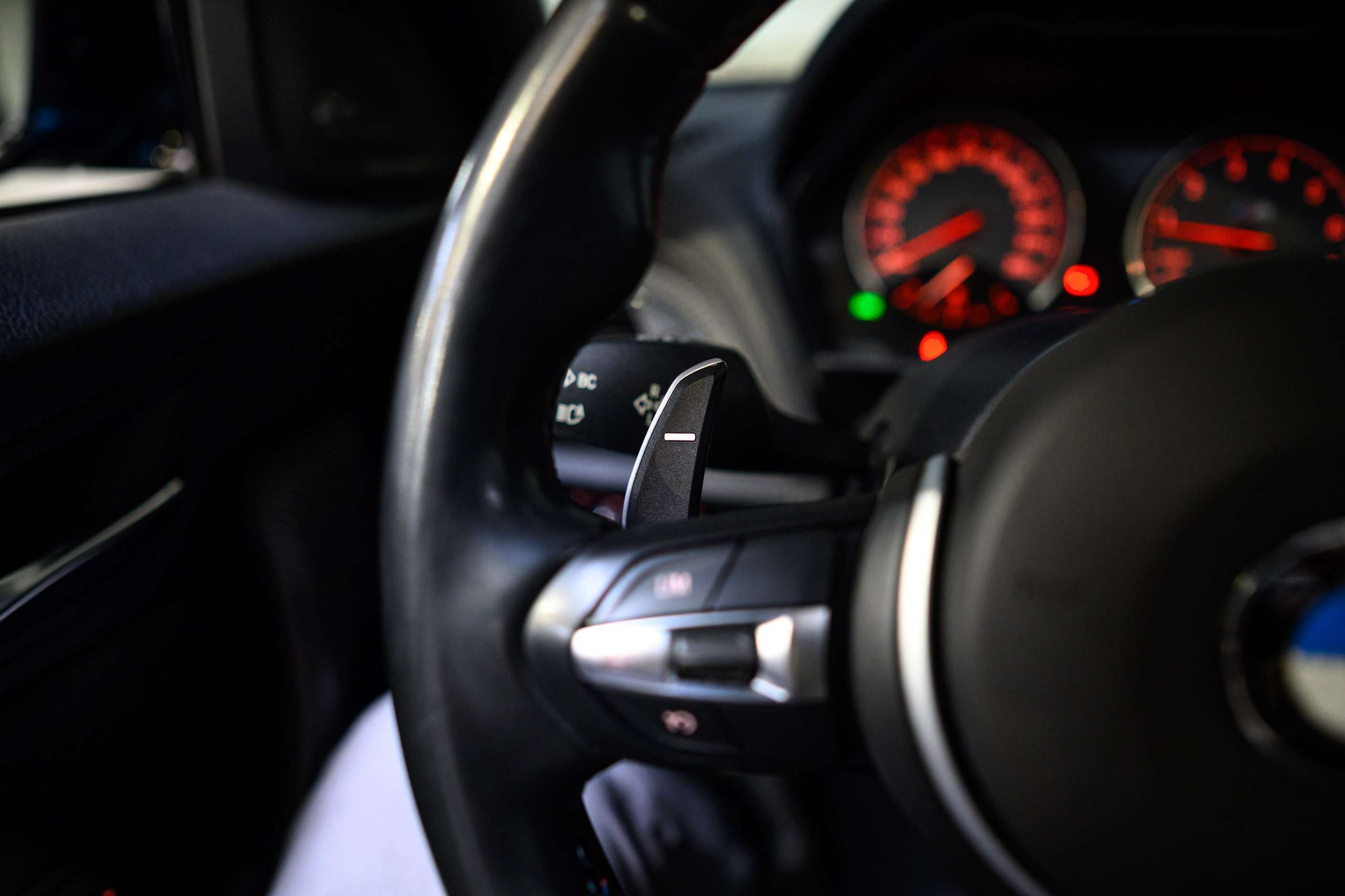b7eeb420-9c62-46e4-a0af-fc30fdd80a3c27-bmw-m2-f87-dkg-navpro-carbon-pano-harman-kardon.jpg
