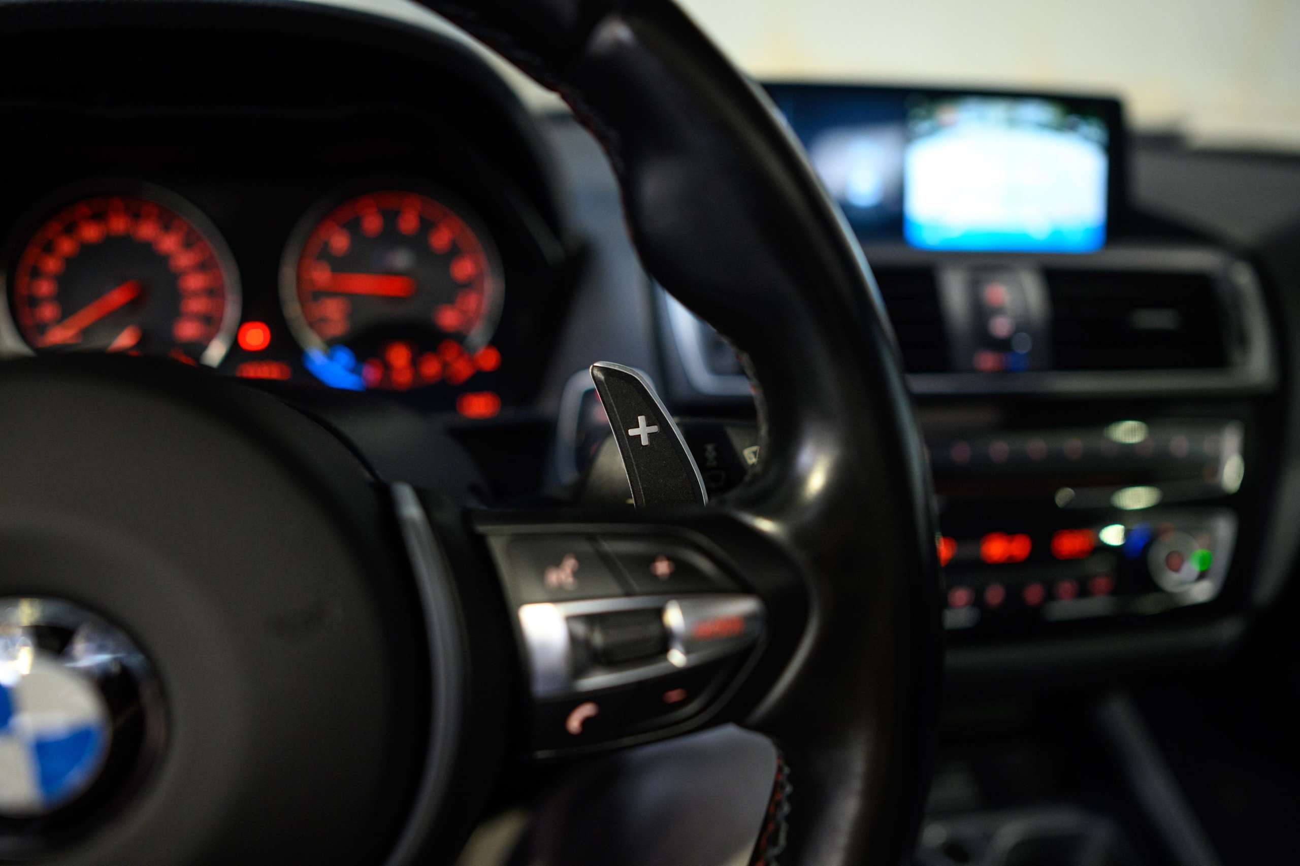 b7eeb420-9c62-46e4-a0af-fc30fdd80a3c28-bmw-m2-f87-dkg-navpro-carbon-pano-harman-kardon.jpg