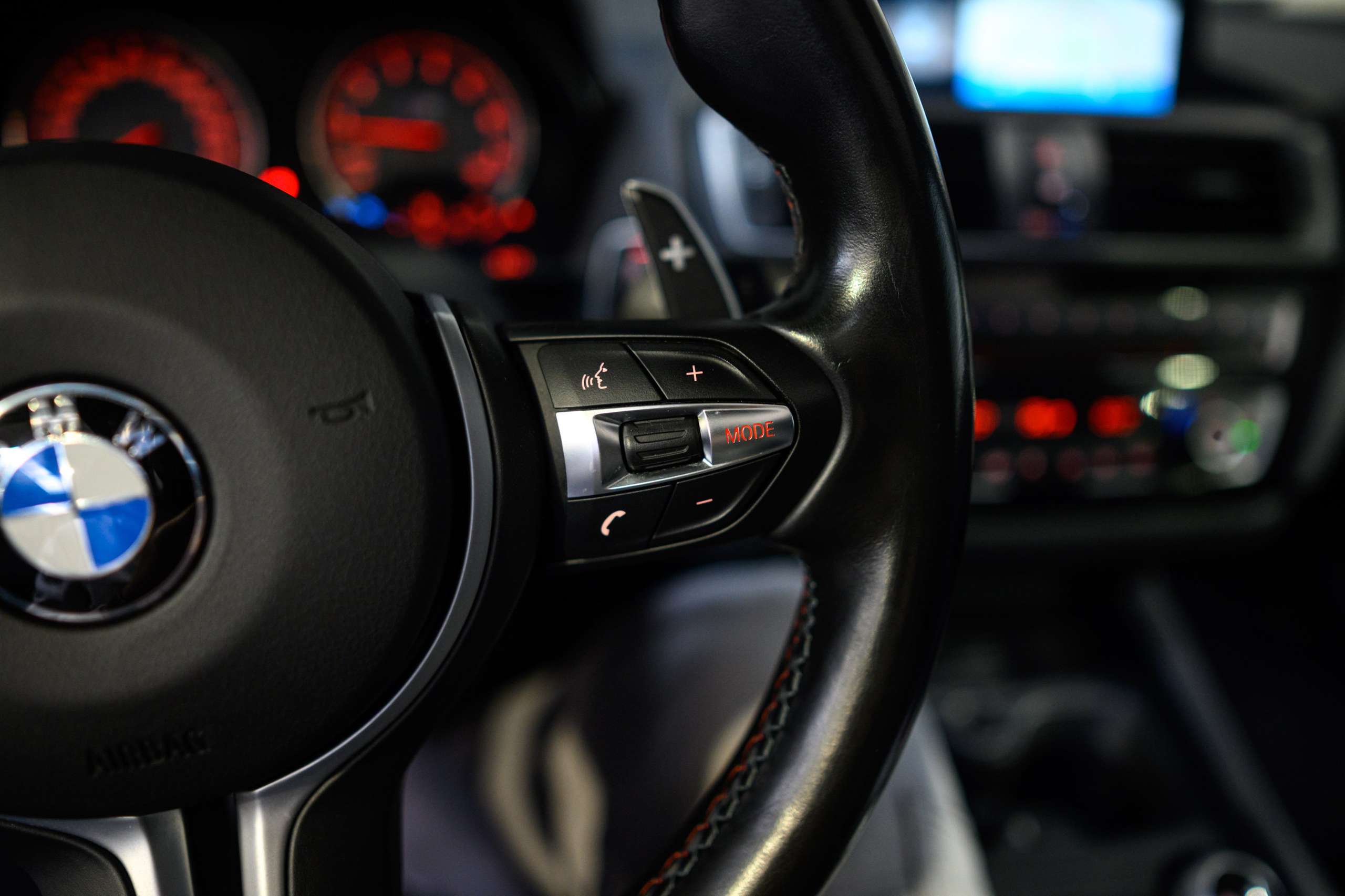 b7eeb420-9c62-46e4-a0af-fc30fdd80a3c29-bmw-m2-f87-dkg-navpro-carbon-pano-harman-kardon.jpg