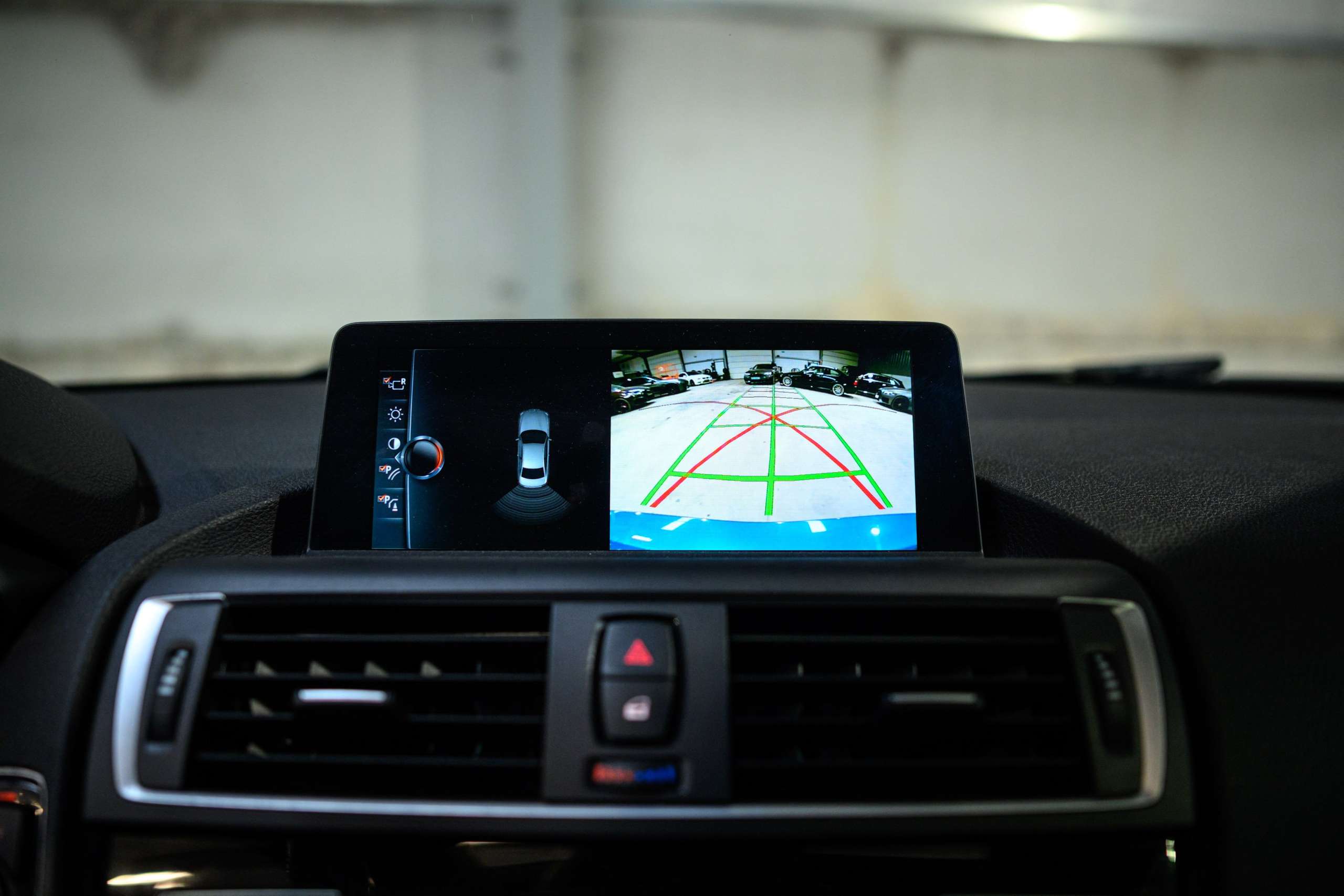 b7eeb420-9c62-46e4-a0af-fc30fdd80a3c31-bmw-m2-f87-dkg-navpro-carbon-pano-harman-kardon.jpg