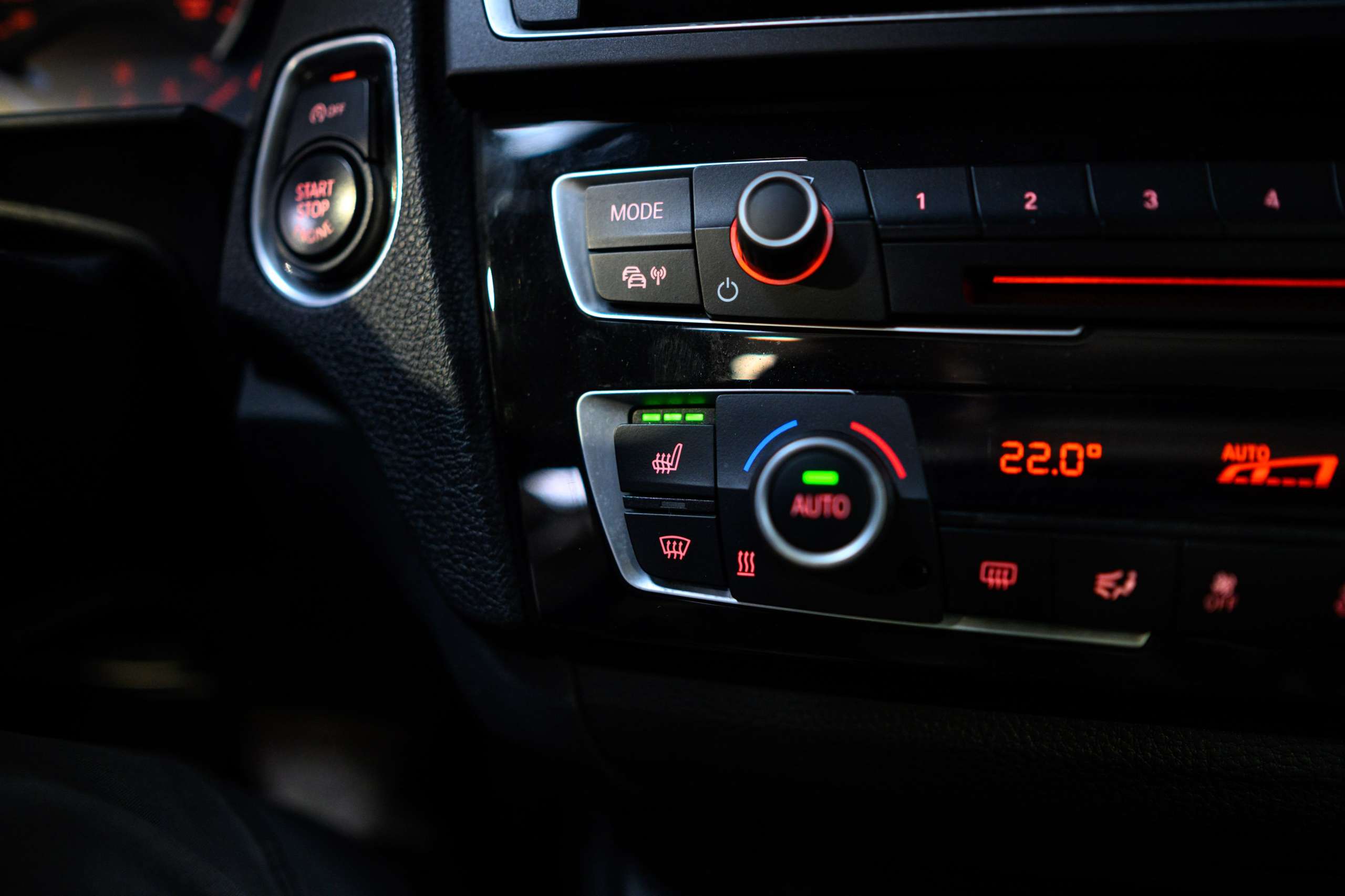 b7eeb420-9c62-46e4-a0af-fc30fdd80a3c37-bmw-m2-f87-dkg-navpro-carbon-pano-harman-kardon.jpg
