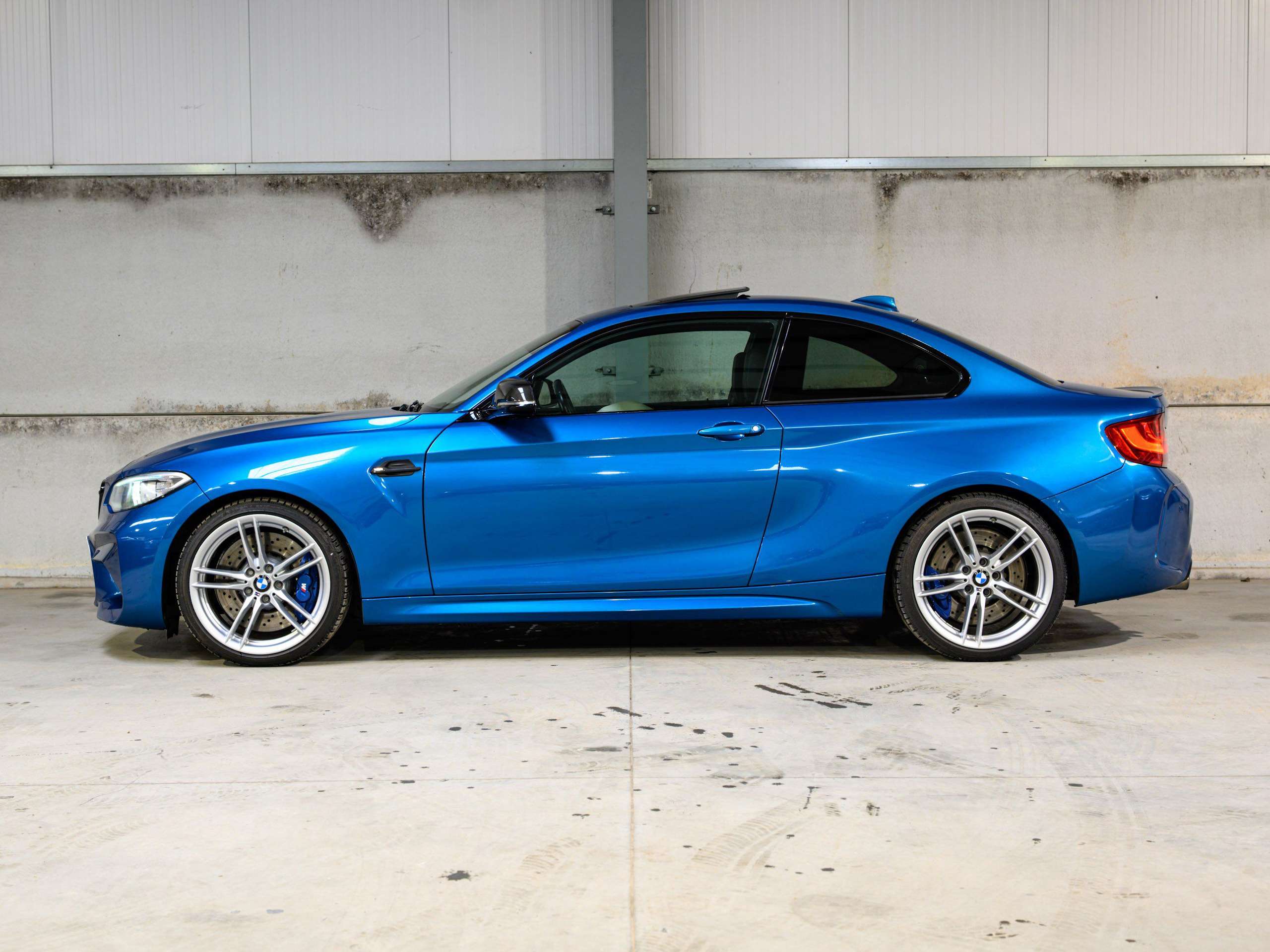b7eeb420-9c62-46e4-a0af-fc30fdd80a3c4-bmw-m2-f87-dkg-navpro-carbon-pano-harman-kardon.jpg