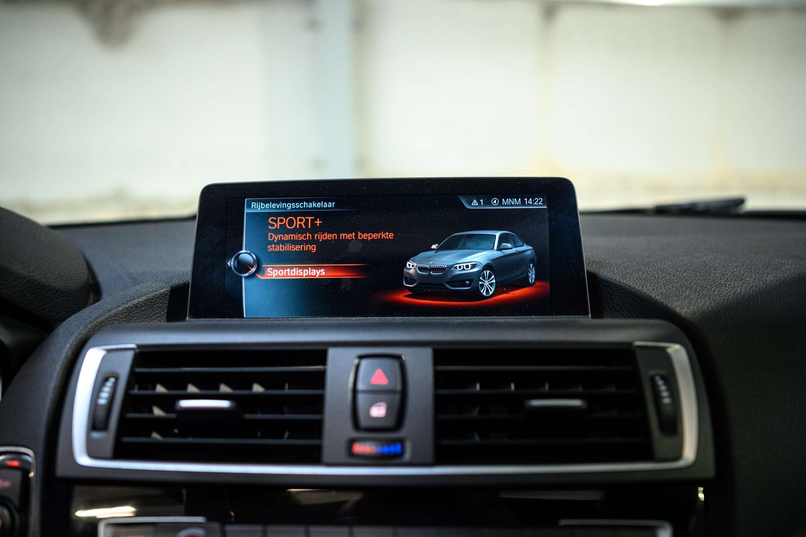 b7eeb420-9c62-46e4-a0af-fc30fdd80a3c40-bmw-m2-f87-dkg-navpro-carbon-pano-harman-kardon.jpg