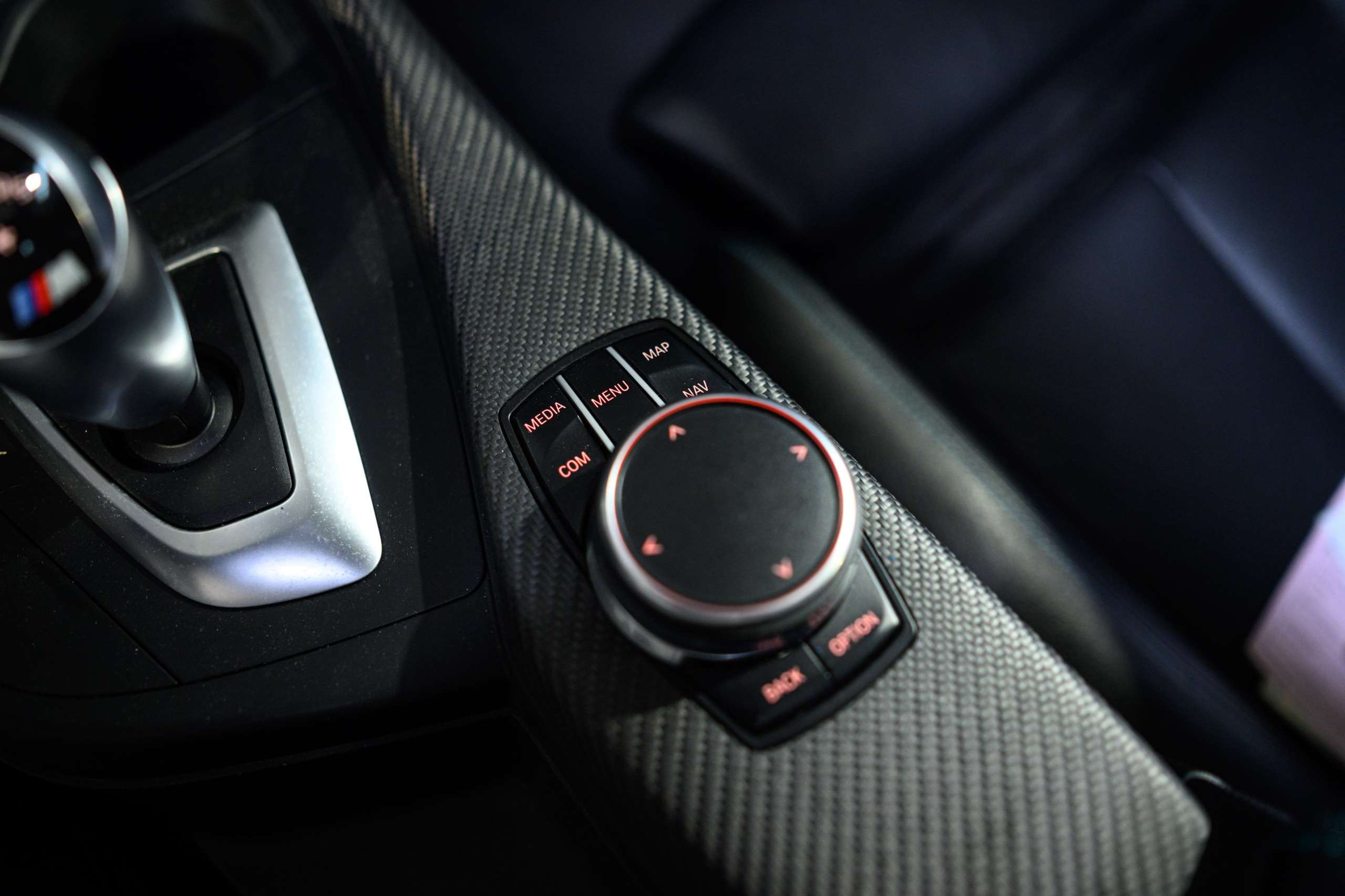 b7eeb420-9c62-46e4-a0af-fc30fdd80a3c41-bmw-m2-f87-dkg-navpro-carbon-pano-harman-kardon.jpg