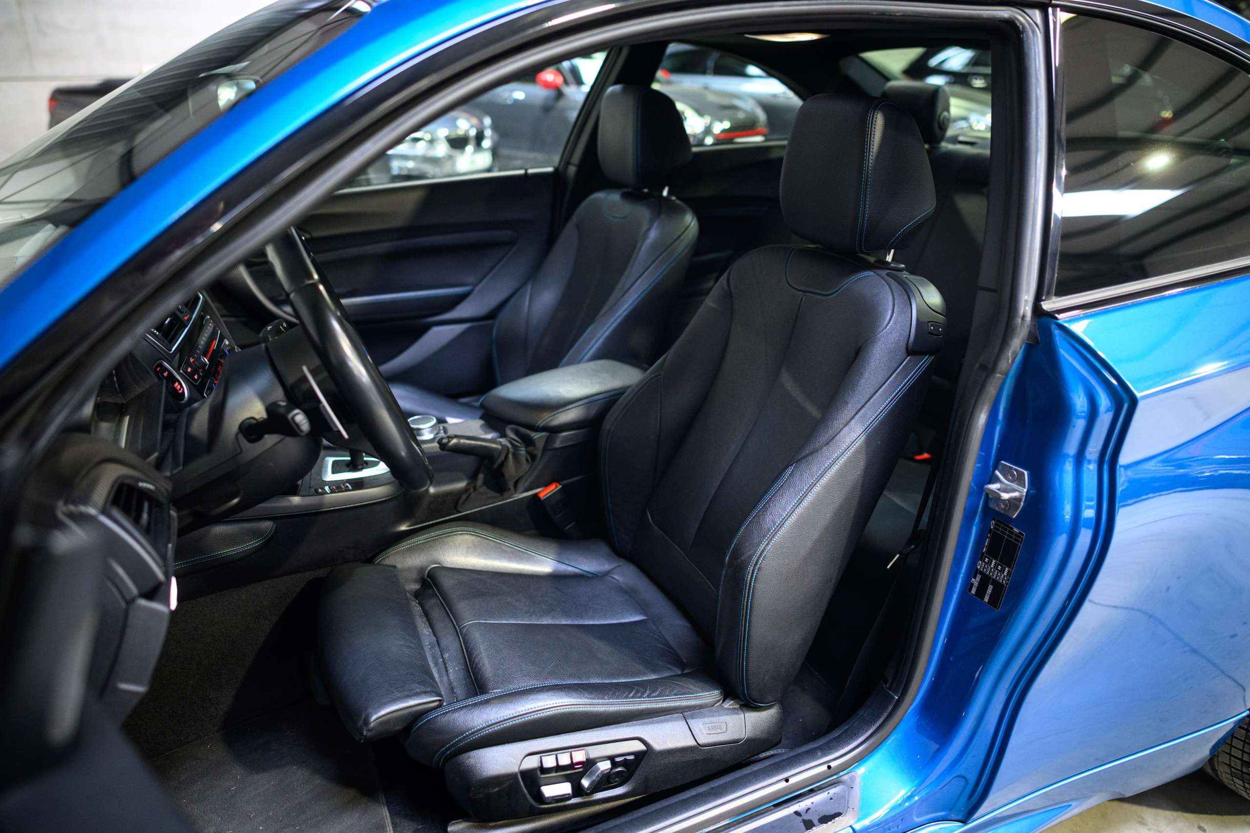 b7eeb420-9c62-46e4-a0af-fc30fdd80a3c9-bmw-m2-f87-dkg-navpro-carbon-pano-harman-kardon.jpg