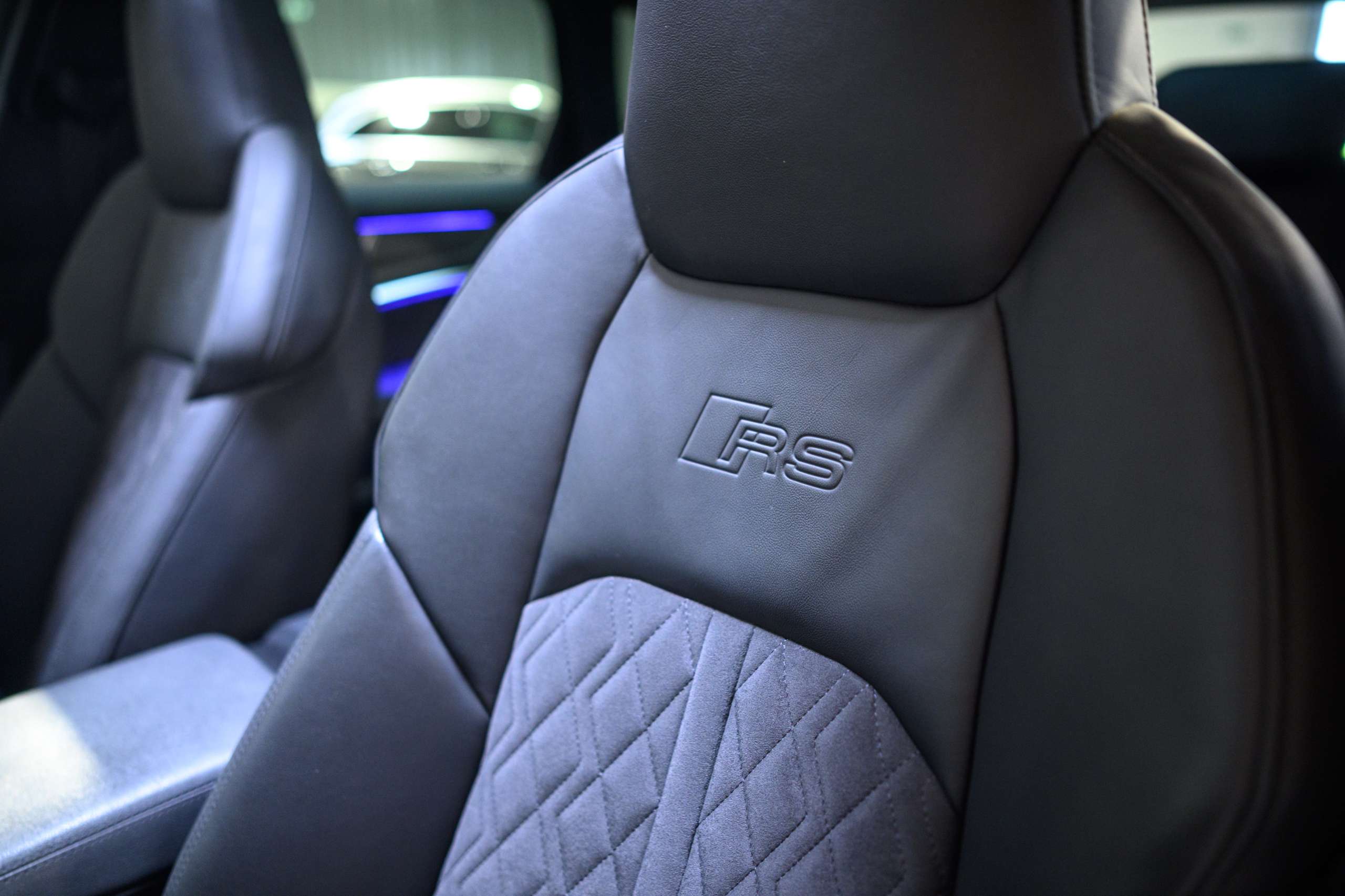 c86e6095-12f1-4979-9c75-00b5ce3d437512-audi-rs6-c8-avant-full-option-pano-bo-matrix-air.jpg