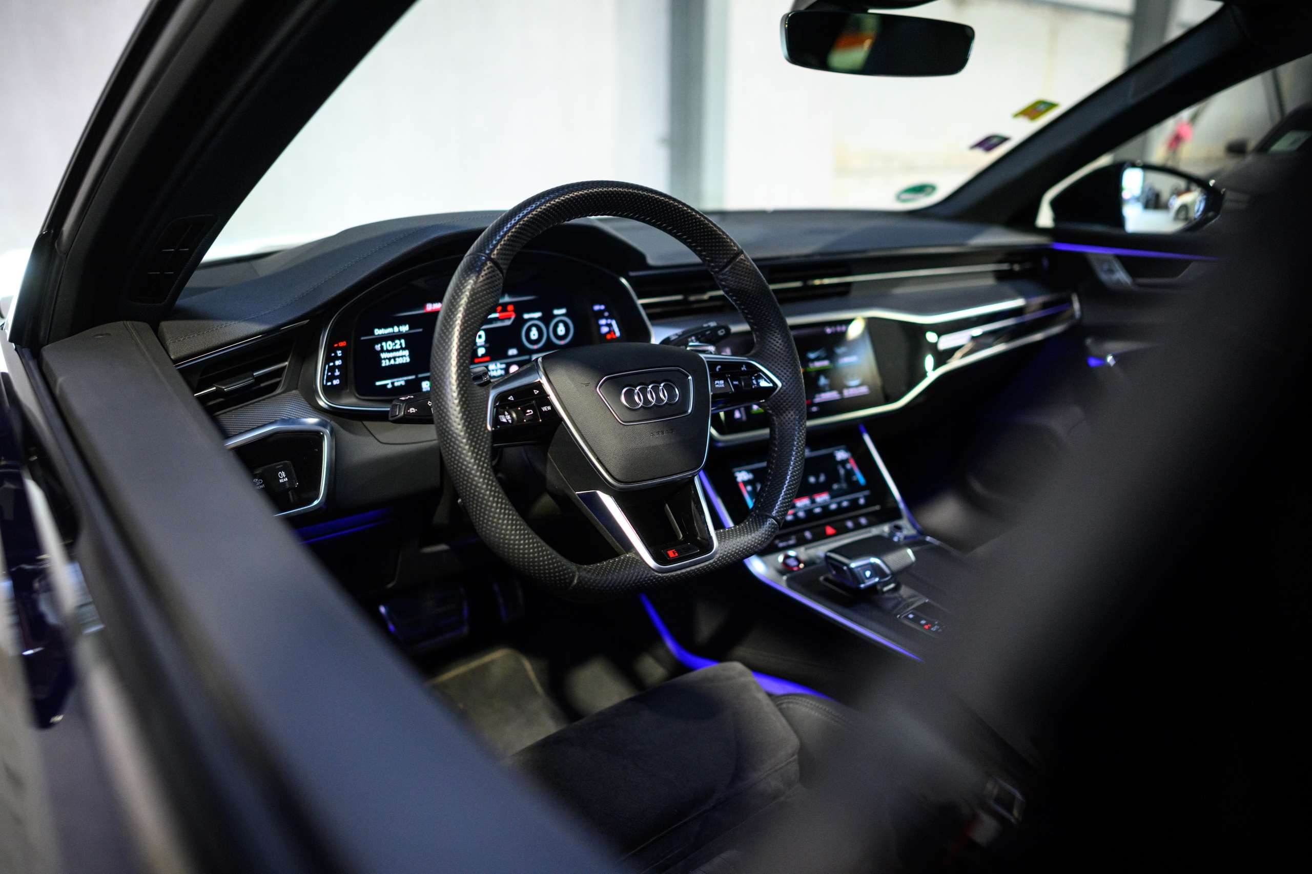 c86e6095-12f1-4979-9c75-00b5ce3d437514-audi-rs6-c8-avant-full-option-pano-bo-matrix-air.jpg