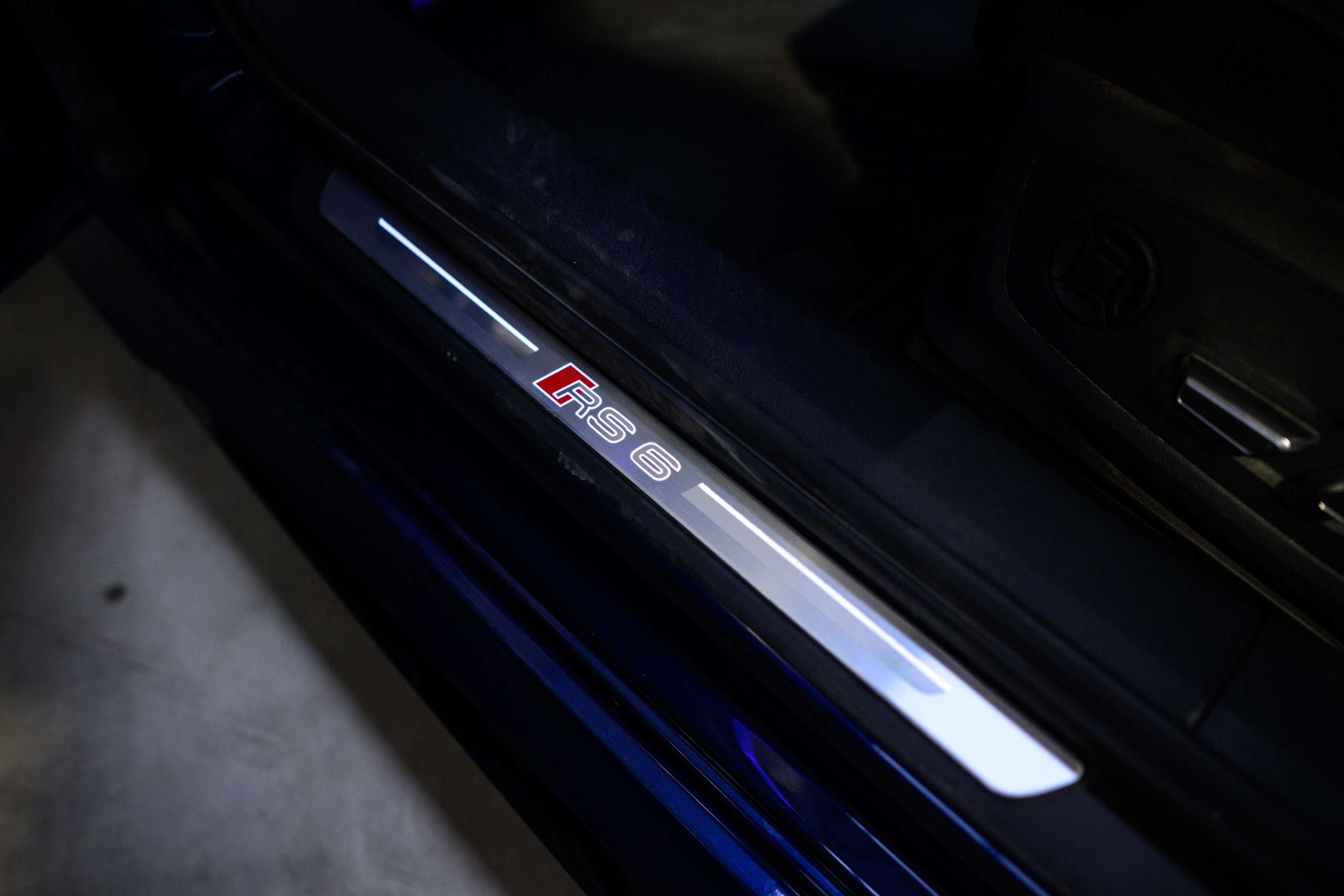 c86e6095-12f1-4979-9c75-00b5ce3d437533-audi-rs6-c8-avant-full-option-pano-bo-matrix-air.jpg