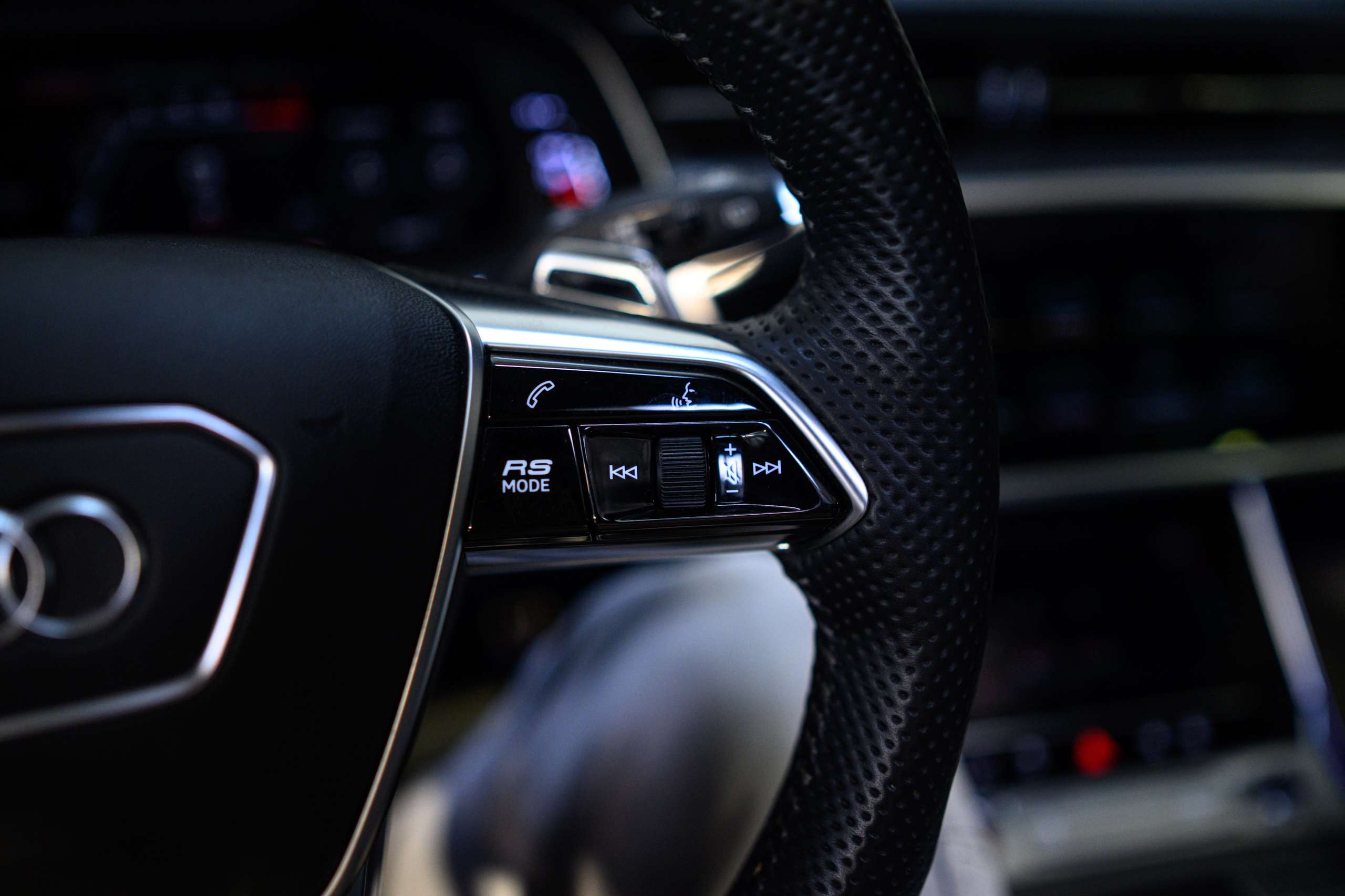 c86e6095-12f1-4979-9c75-00b5ce3d437539-audi-rs6-c8-avant-full-option-pano-bo-matrix-air.jpg