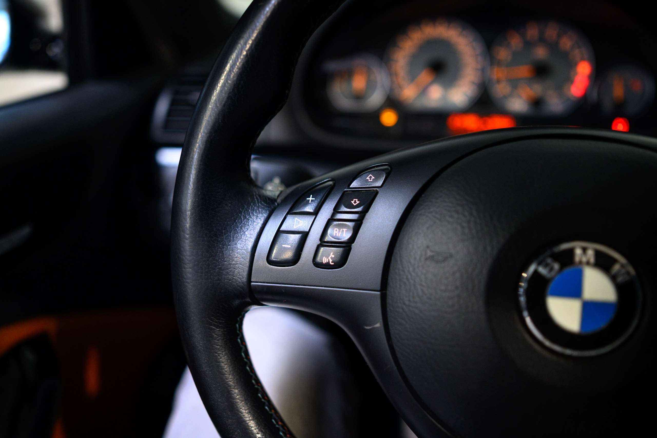 dced9ecd-d0bf-4451-8c18-2e5fcec477fd24-bmw-m3-3-2-s54-cognac-competition-pano-harmankard.jpg
