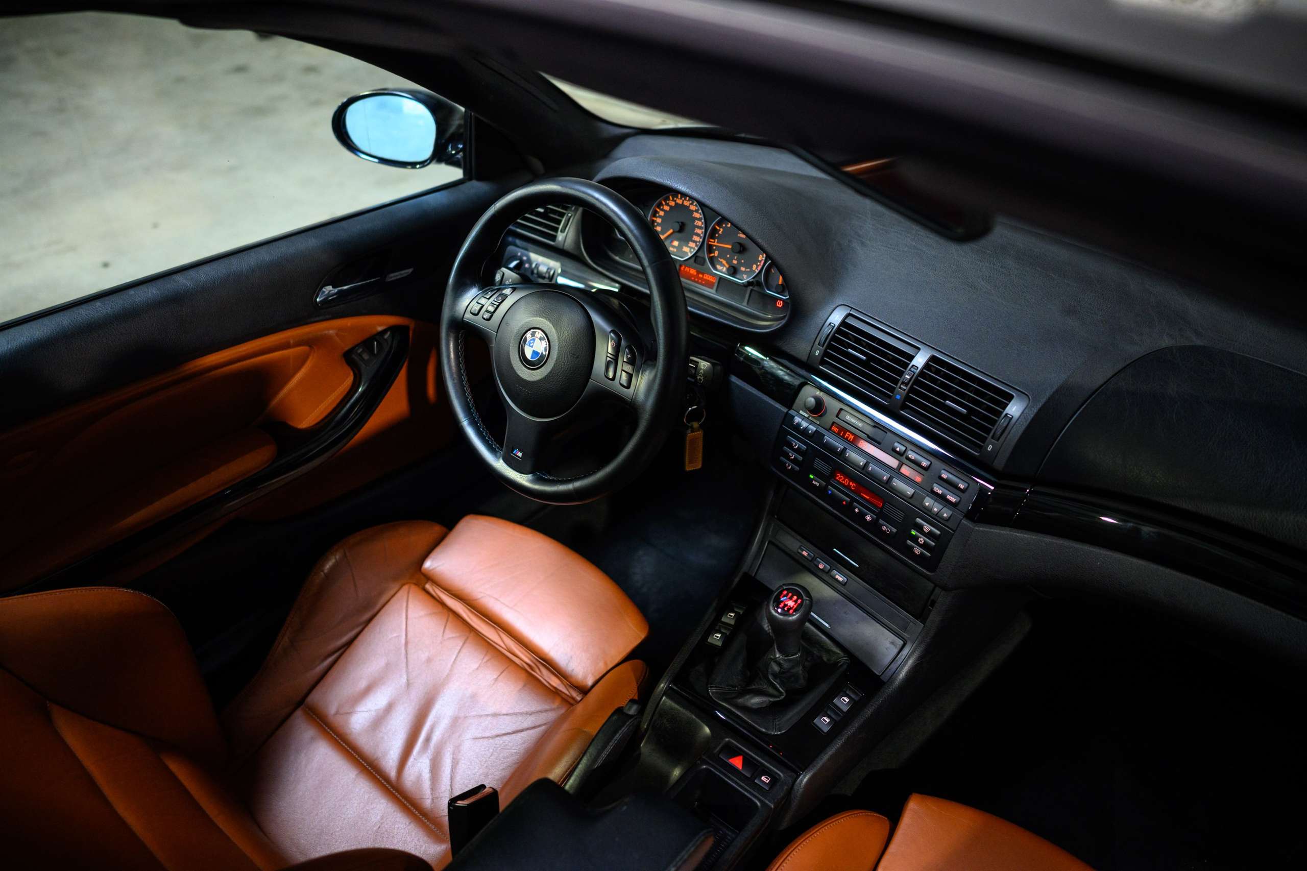 dced9ecd-d0bf-4451-8c18-2e5fcec477fd6-bmw-m3-3-2-s54-cognac-competition-pano-harmankard.jpg