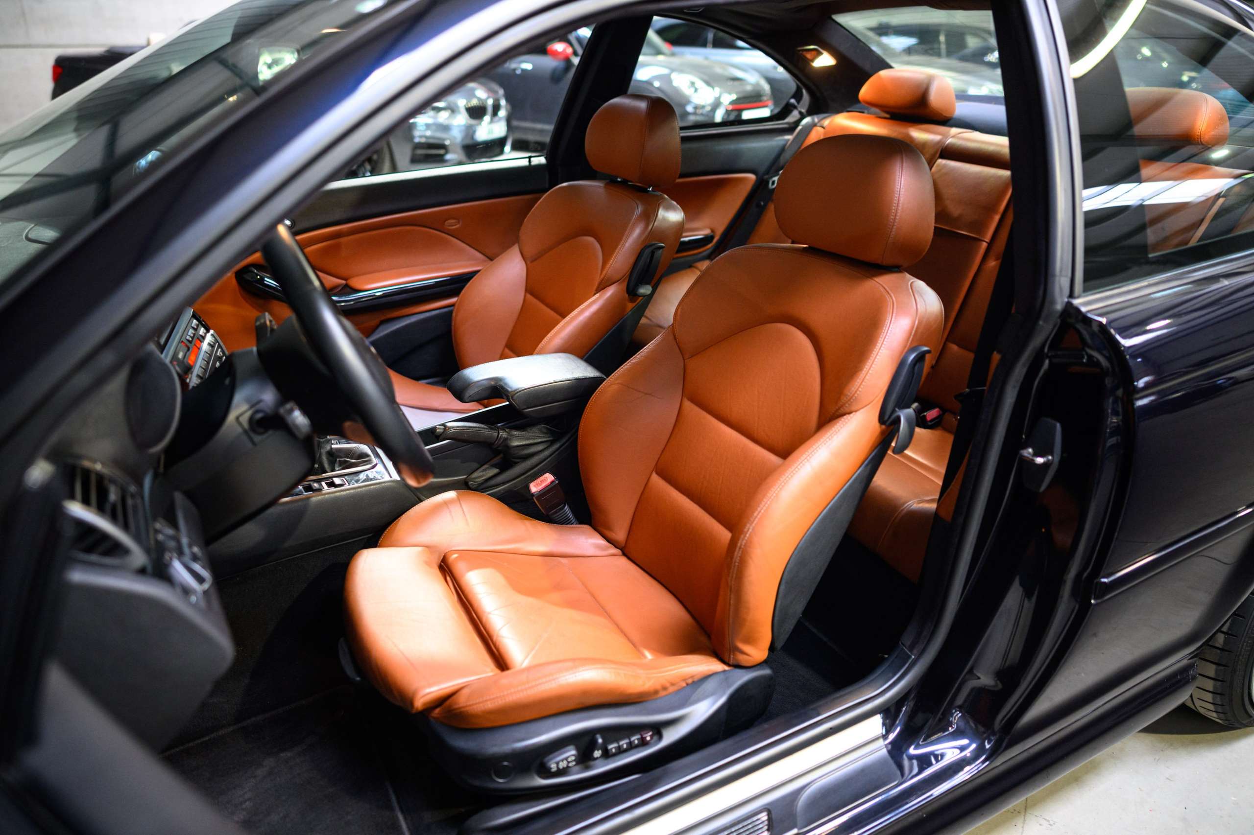 dced9ecd-d0bf-4451-8c18-2e5fcec477fd7-bmw-m3-3-2-s54-cognac-competition-pano-harmankard.jpg