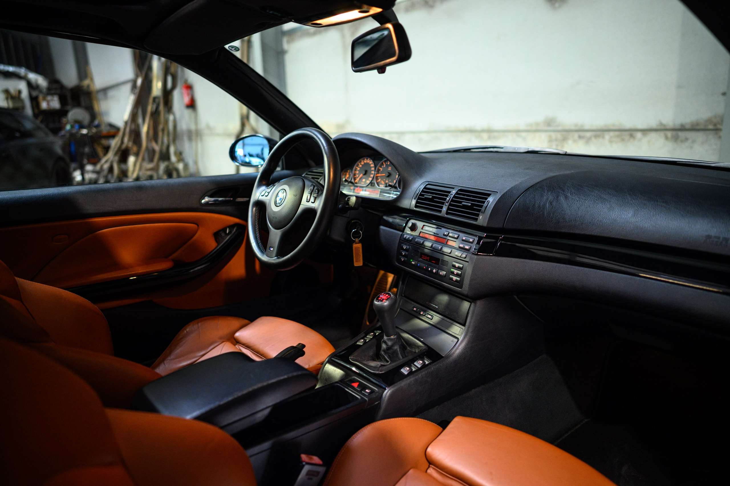 dced9ecd-d0bf-4451-8c18-2e5fcec477fd9-bmw-m3-3-2-s54-cognac-competition-pano-harmankard.jpg