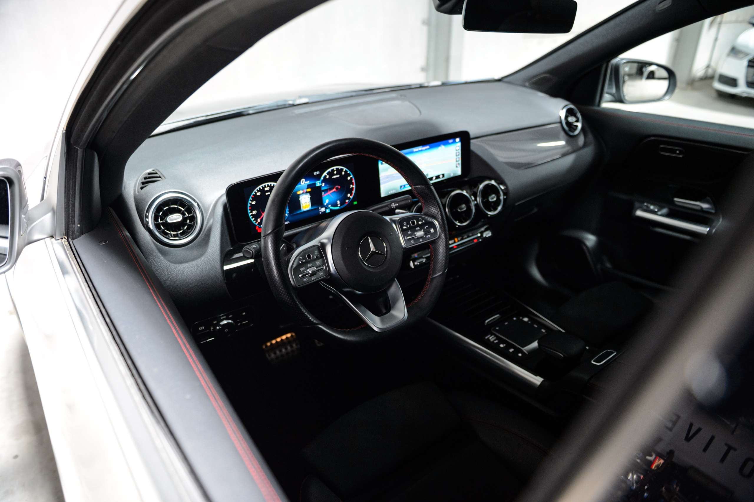 0bd1a06f-18cd-4141-8ddb-8a21c4269fa415-mercedes-benz-gla-200-amg-pack-virtualcockpit-navi-led-camera.jpg