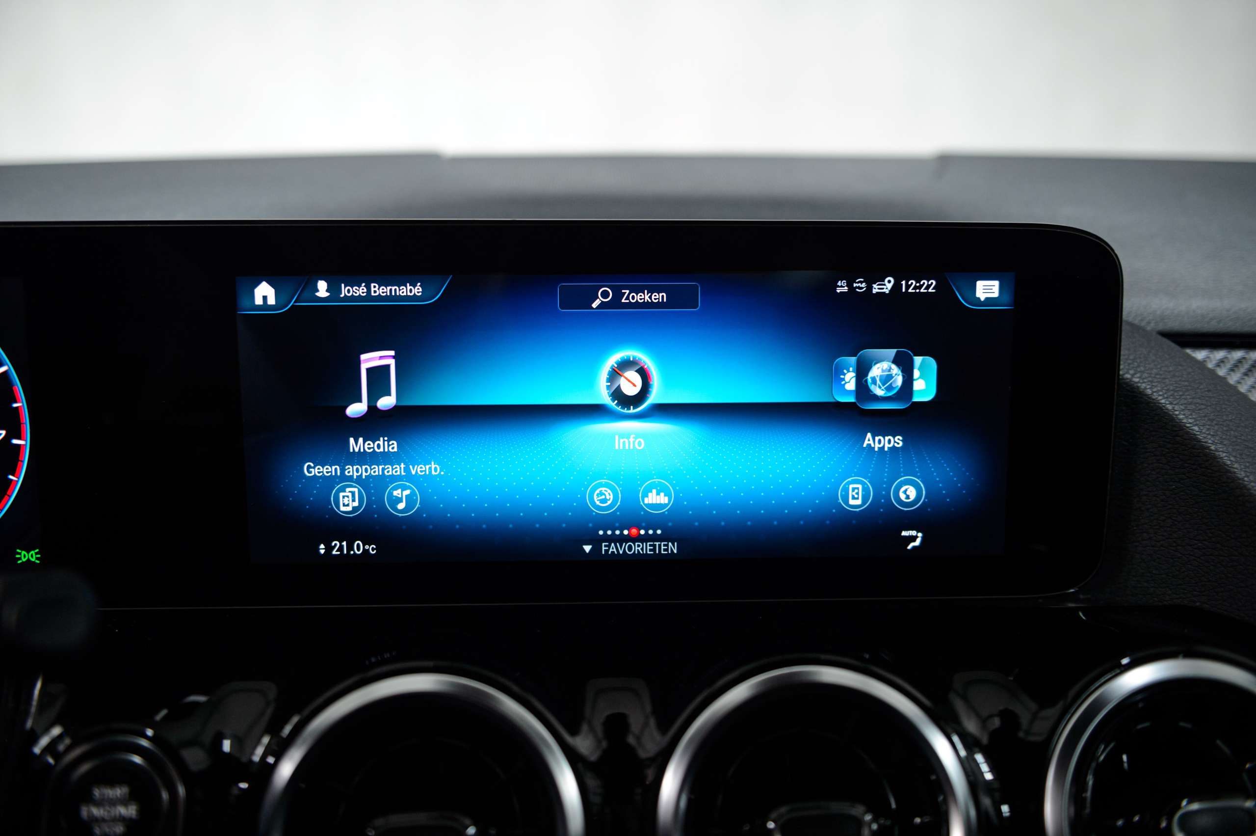 0bd1a06f-18cd-4141-8ddb-8a21c4269fa422-mercedes-benz-gla-200-amg-pack-virtualcockpit-navi-led-camera.jpg