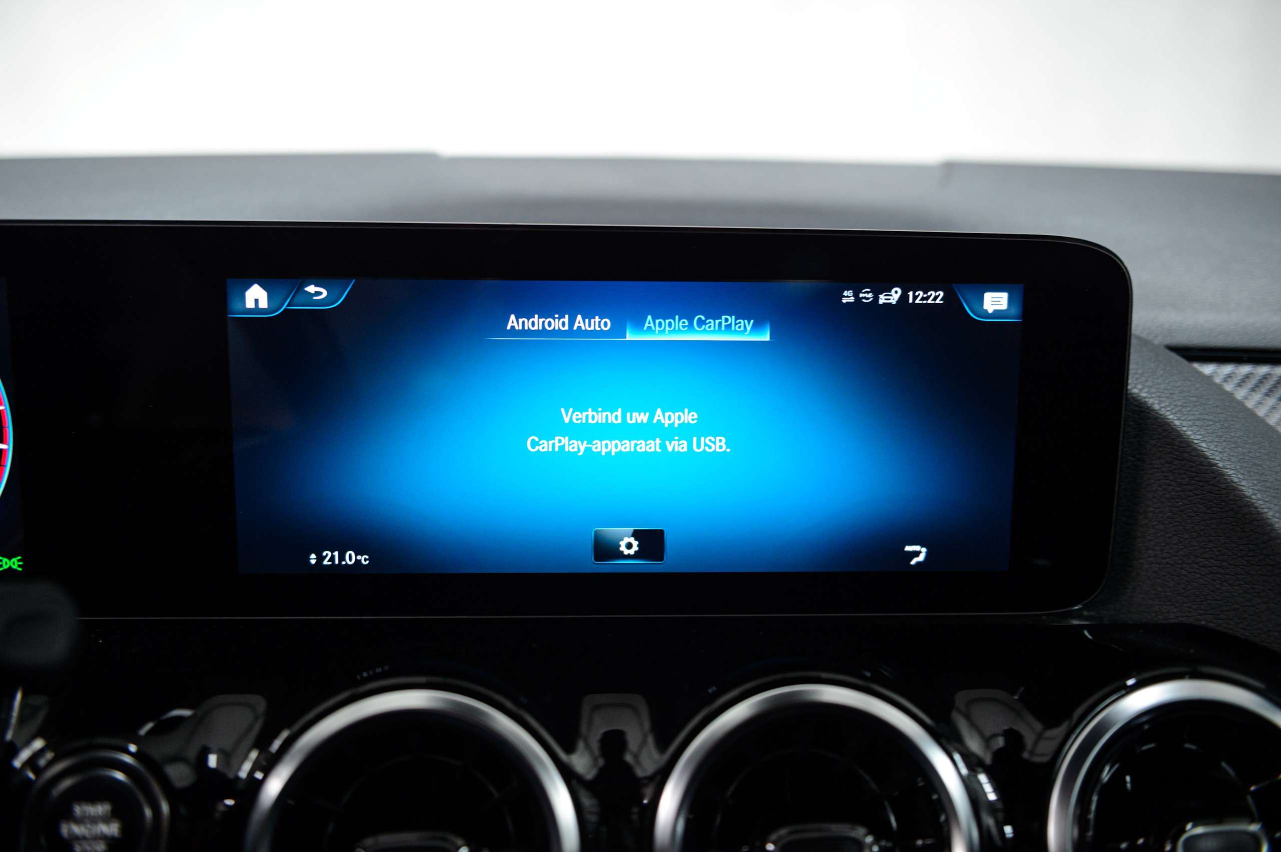 0bd1a06f-18cd-4141-8ddb-8a21c4269fa423-mercedes-benz-gla-200-amg-pack-virtualcockpit-navi-led-camera.jpg
