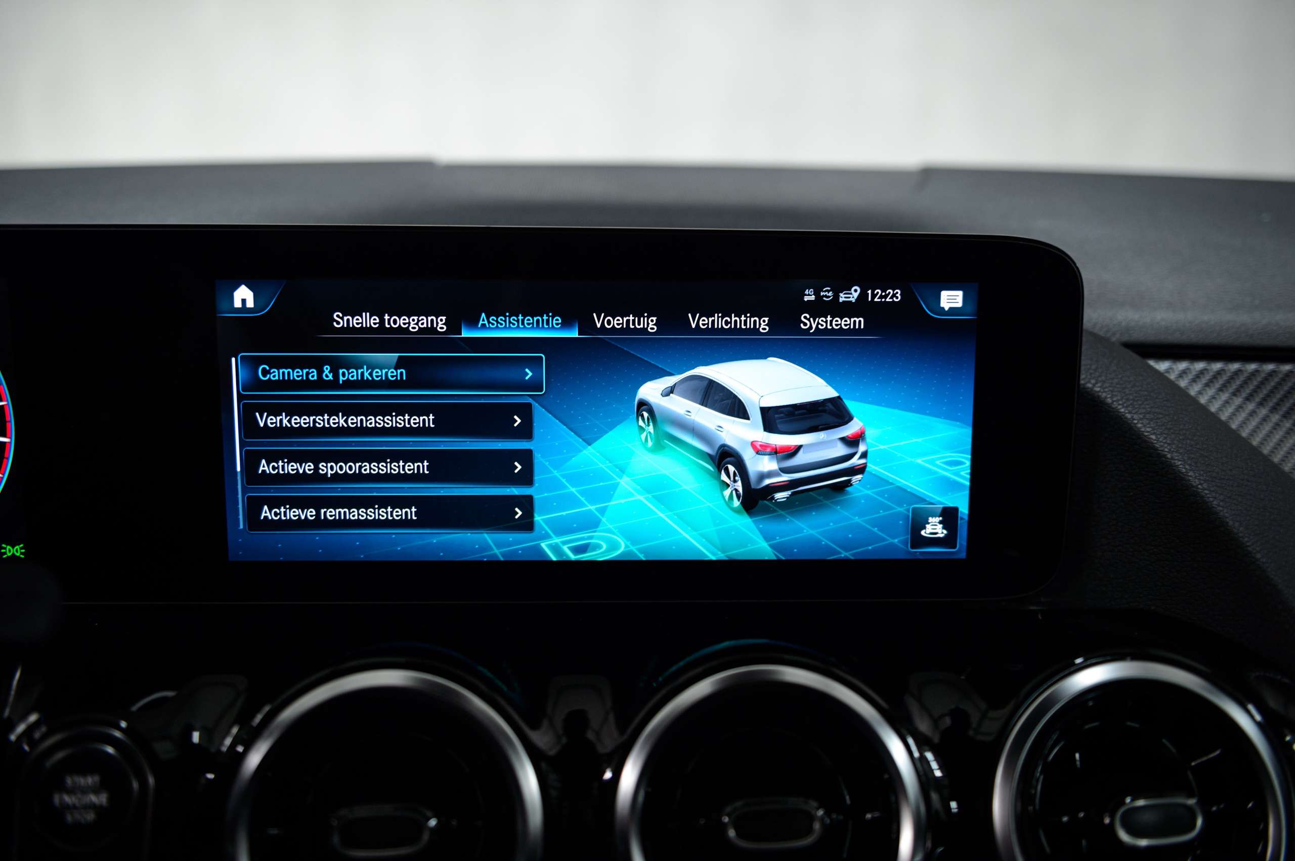0bd1a06f-18cd-4141-8ddb-8a21c4269fa424-mercedes-benz-gla-200-amg-pack-virtualcockpit-navi-led-camera.jpg