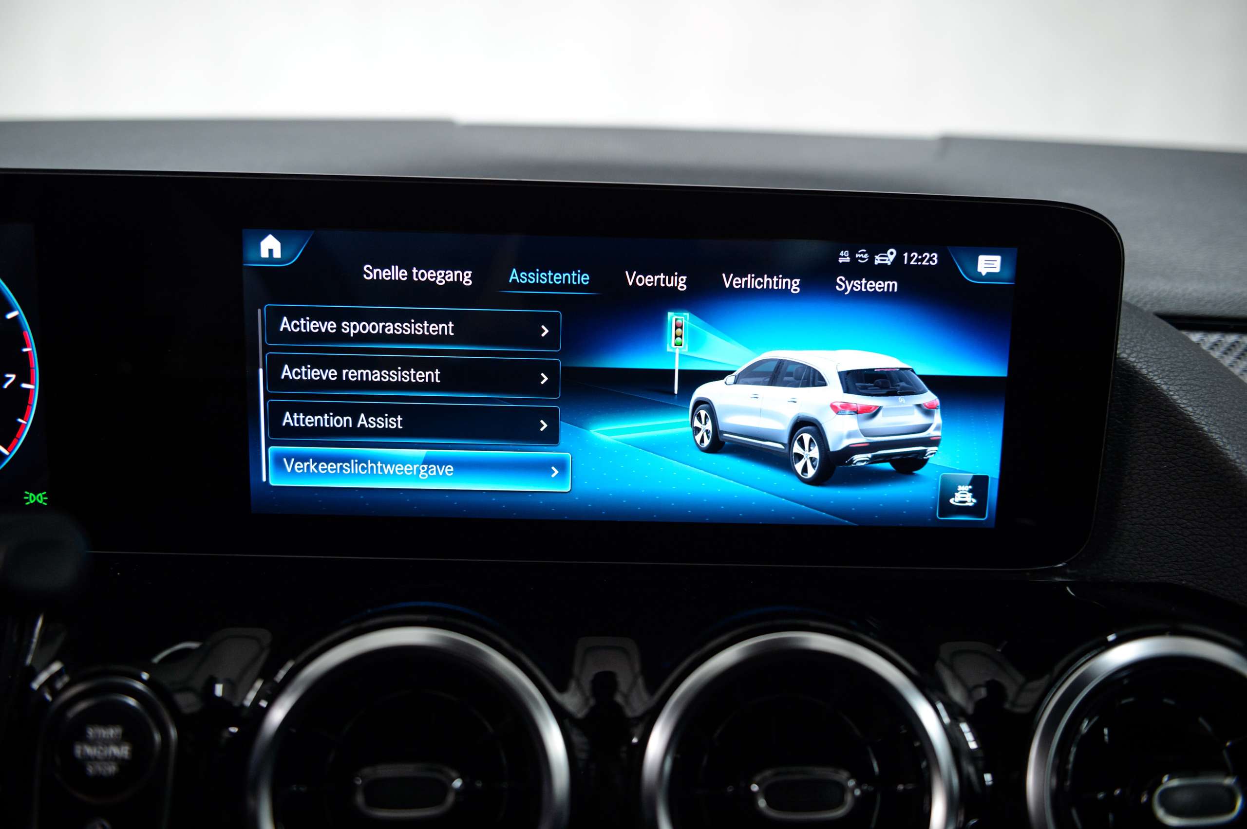 0bd1a06f-18cd-4141-8ddb-8a21c4269fa425-mercedes-benz-gla-200-amg-pack-virtualcockpit-navi-led-camera.jpg