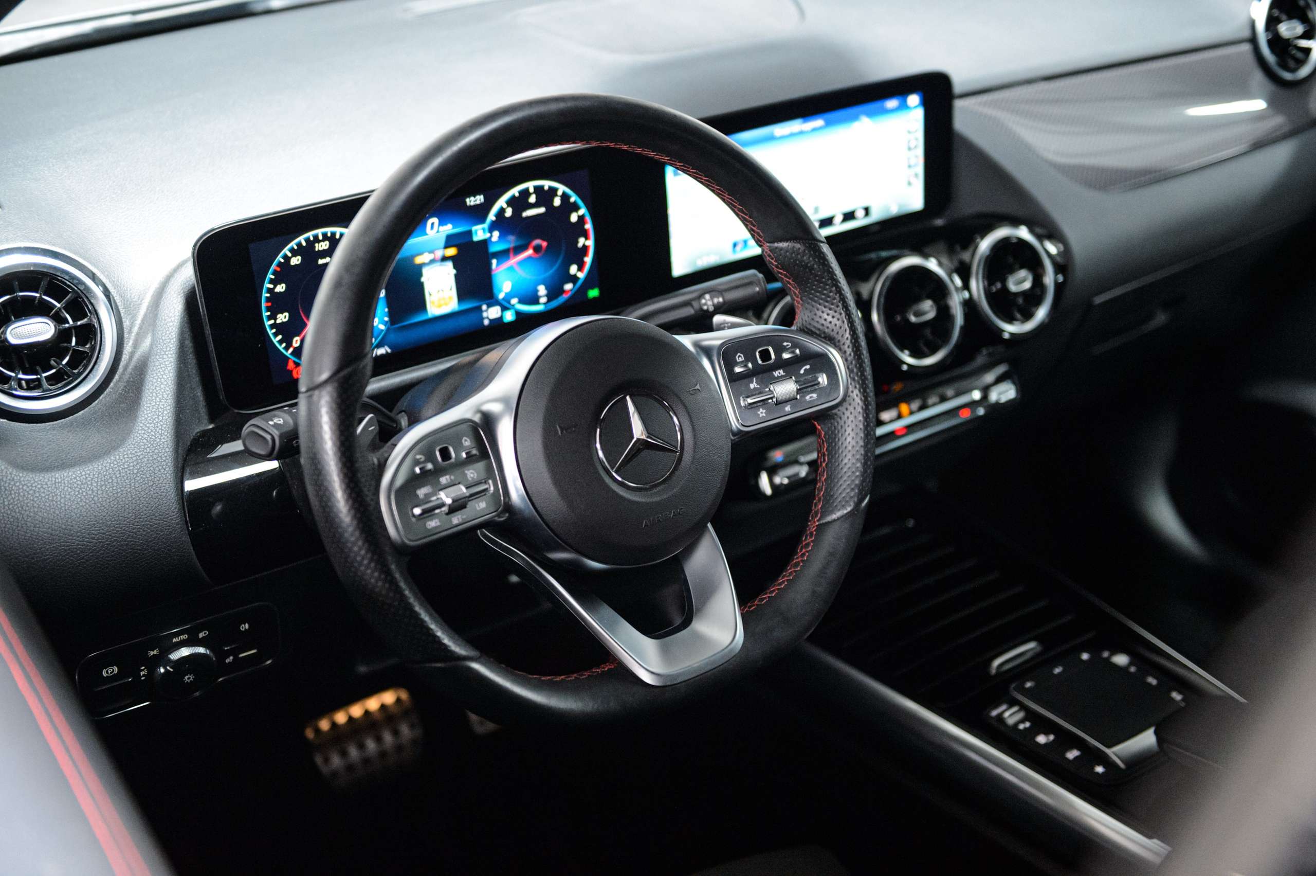 0bd1a06f-18cd-4141-8ddb-8a21c4269fa46-mercedes-benz-gla-200-amg-pack-virtualcockpit-navi-led-camera.jpg