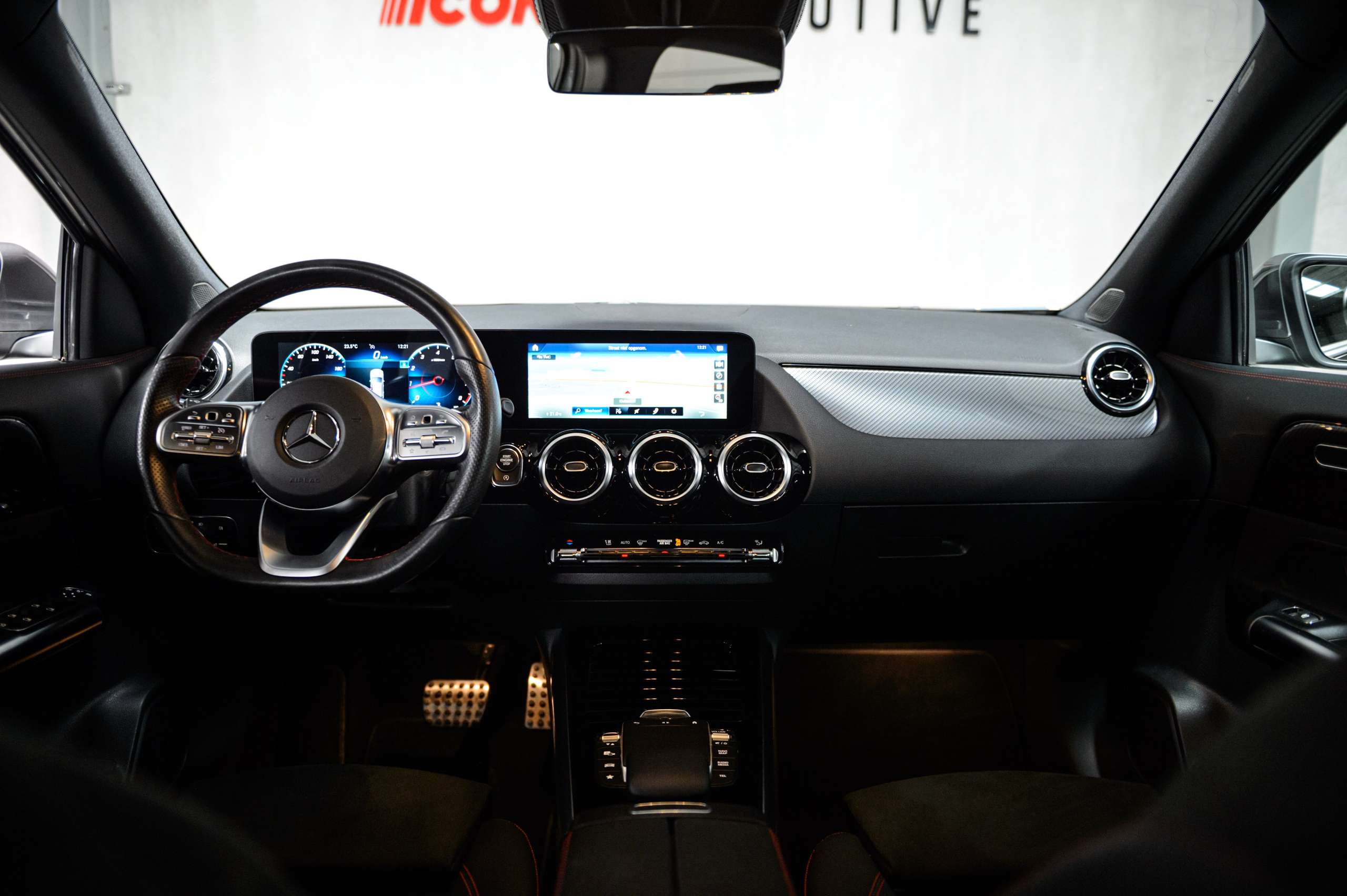 0bd1a06f-18cd-4141-8ddb-8a21c4269fa47-mercedes-benz-gla-200-amg-pack-virtualcockpit-navi-led-camera.jpg
