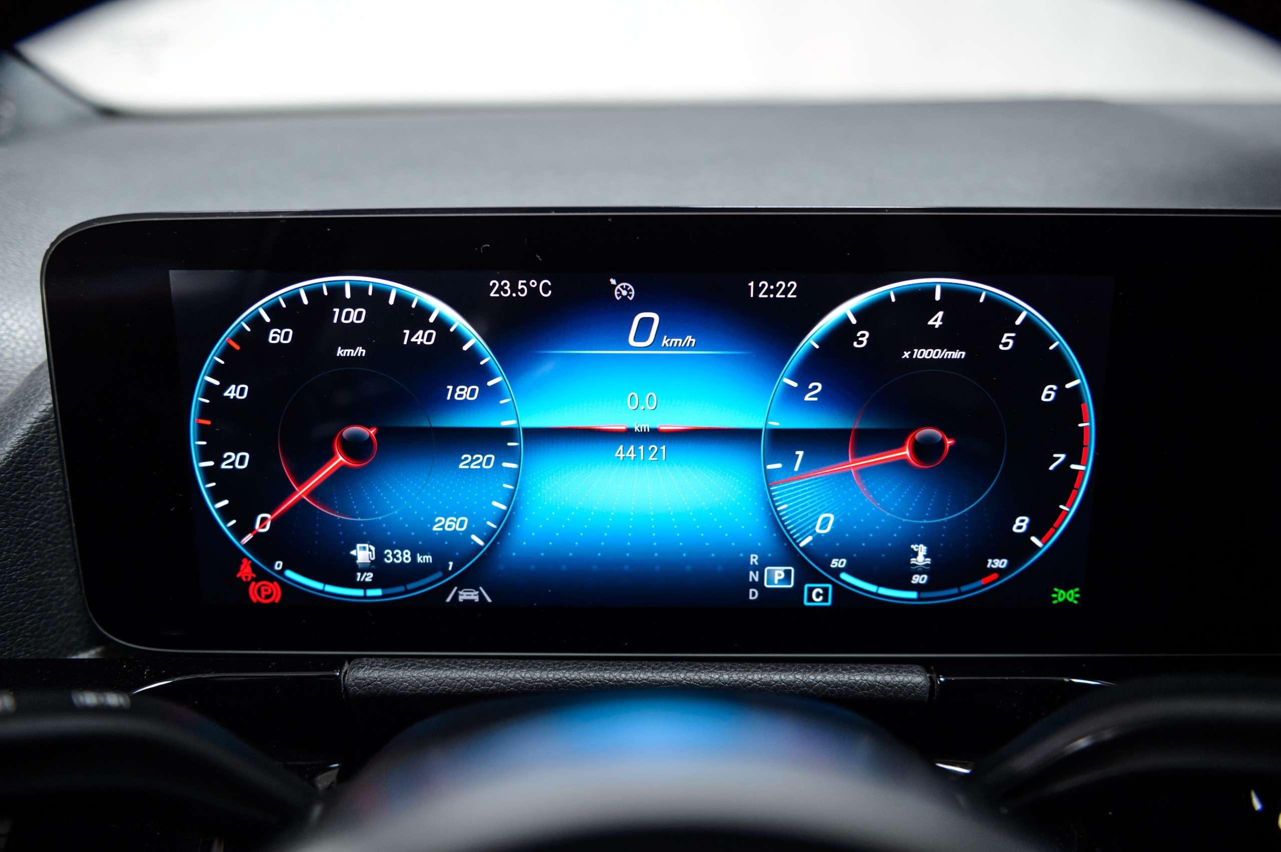 0bd1a06f-18cd-4141-8ddb-8a21c4269fa49-mercedes-benz-gla-200-amg-pack-virtualcockpit-navi-led-camera.jpg