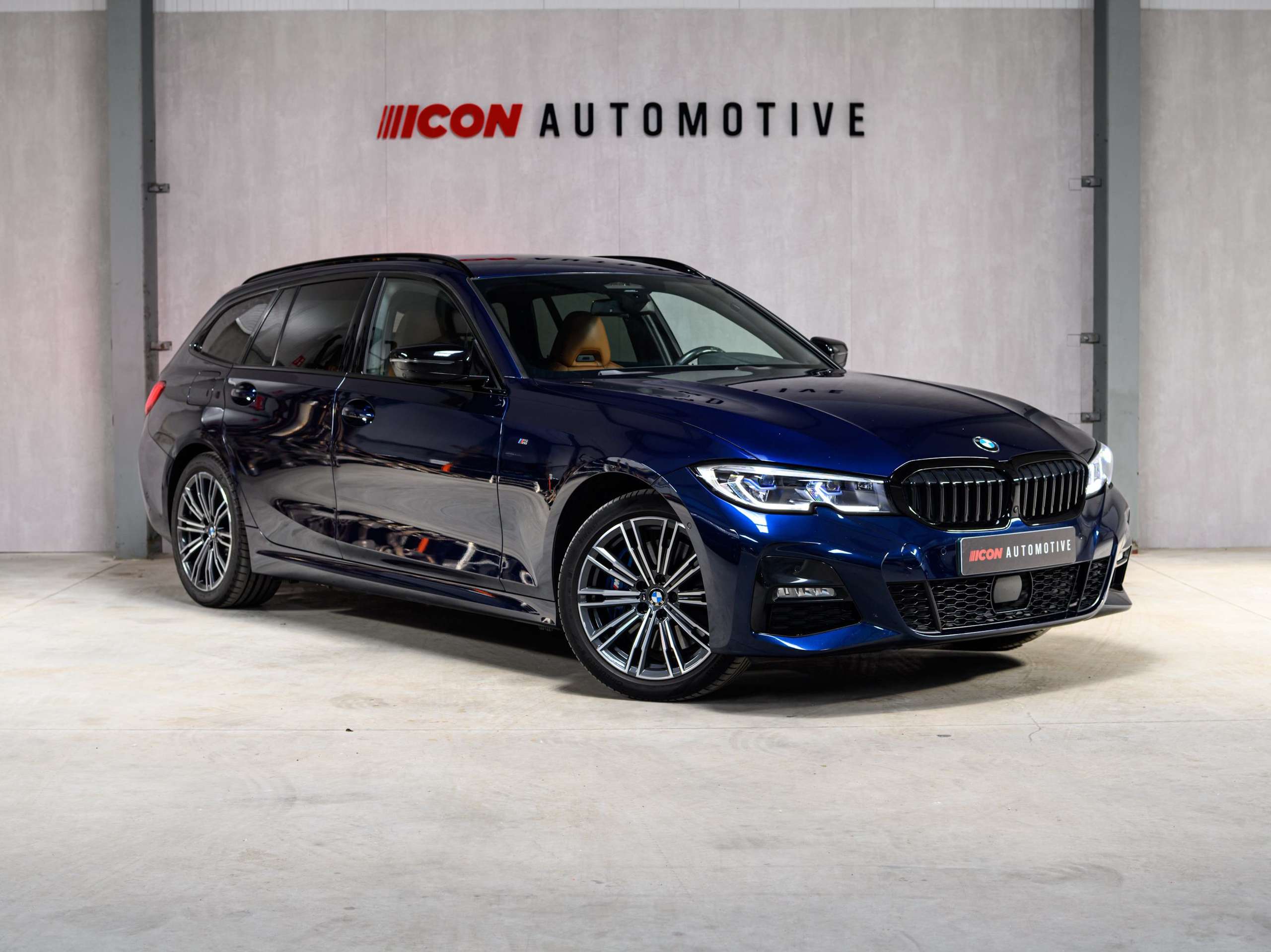 0daca288-5681-46da-bab2-7298e310fbec1-bmw-330-e-touring-m-pack-laser-cognac-m3-seats-hud.jpg