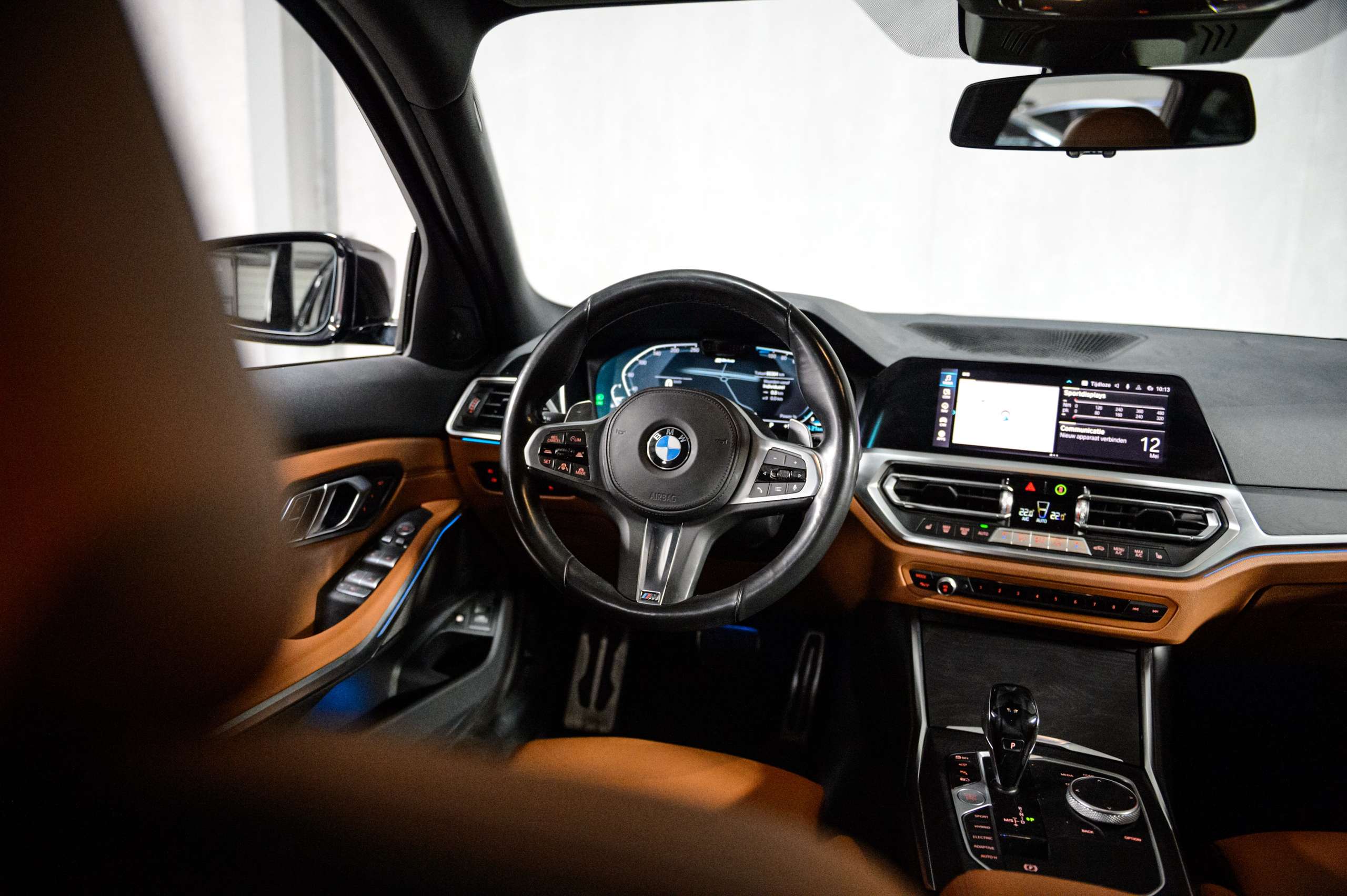 0daca288-5681-46da-bab2-7298e310fbec10-bmw-330-e-touring-m-pack-laser-cognac-m3-seats-hud.jpg