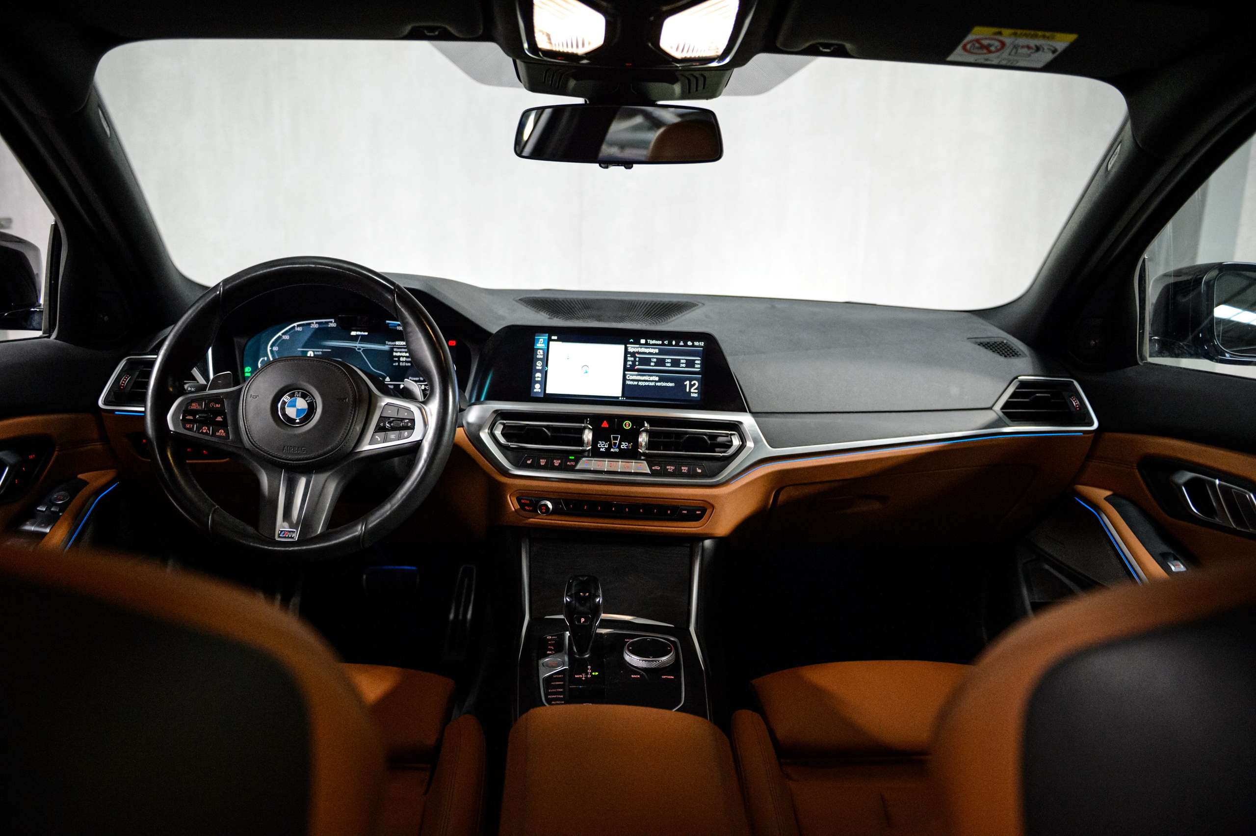 0daca288-5681-46da-bab2-7298e310fbec11-bmw-330-e-touring-m-pack-laser-cognac-m3-seats-hud.jpg