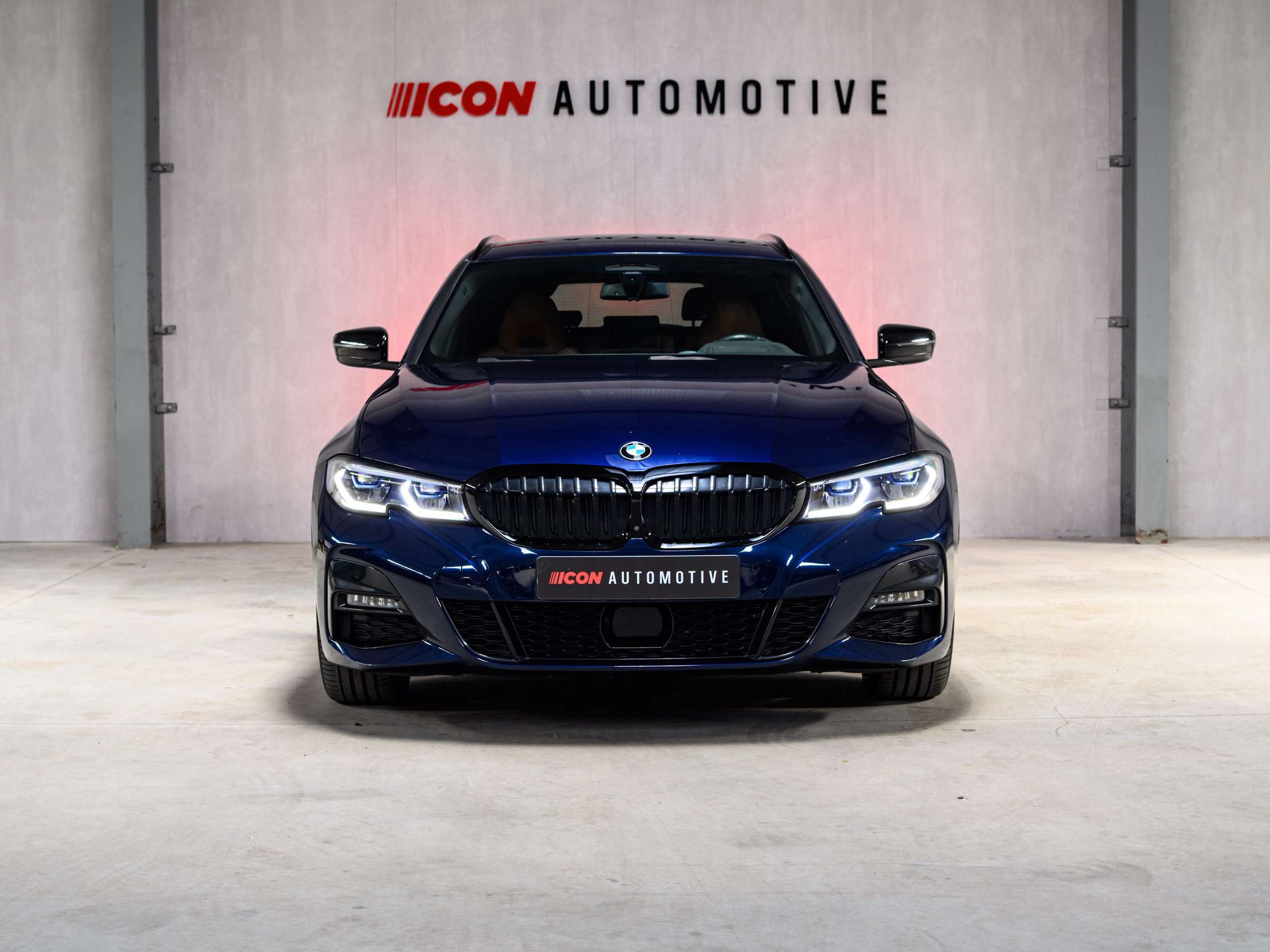 0daca288-5681-46da-bab2-7298e310fbec2-bmw-330-e-touring-m-pack-laser-cognac-m3-seats-hud.jpg