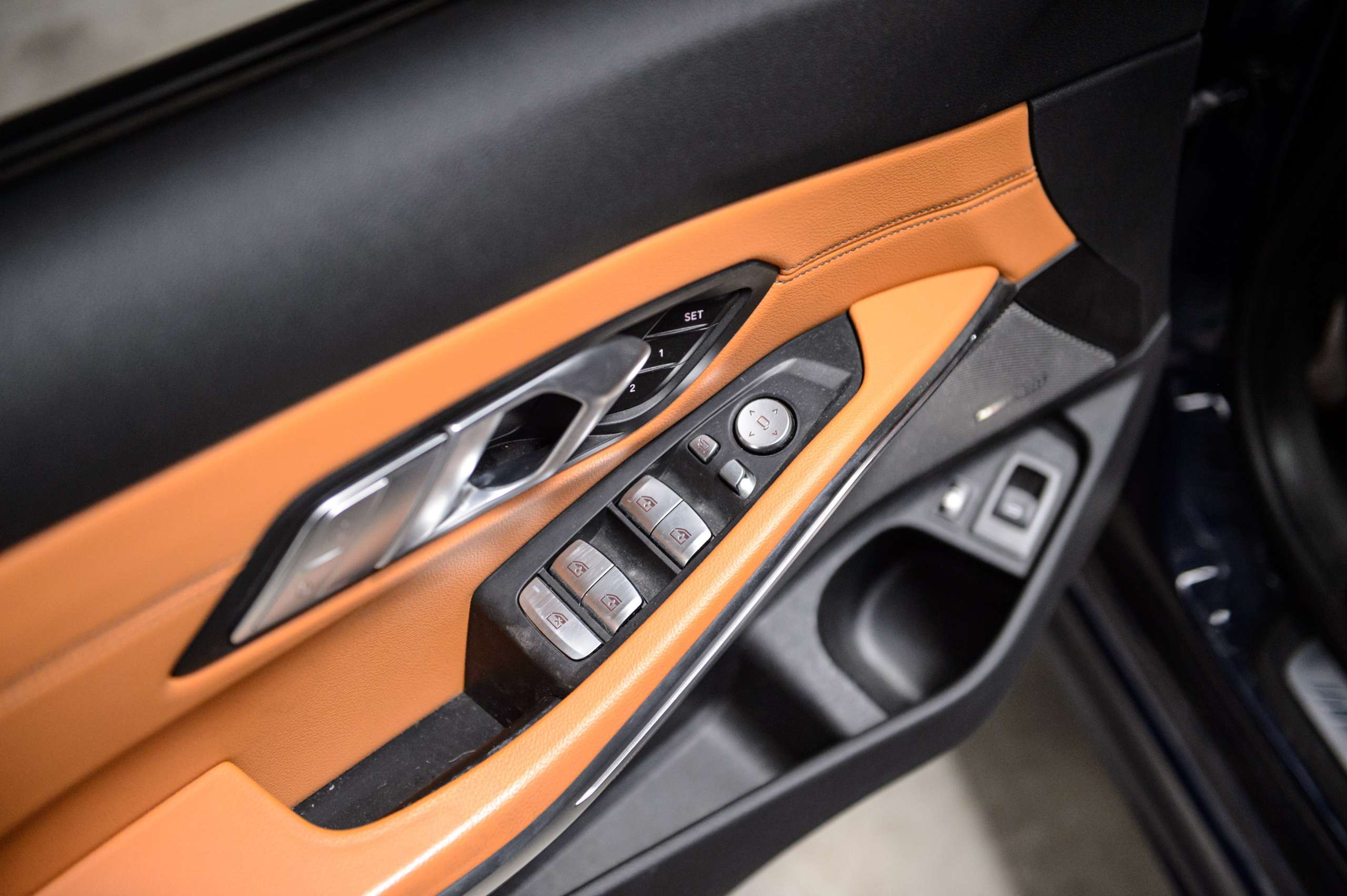 0daca288-5681-46da-bab2-7298e310fbec28-bmw-330-e-touring-m-pack-laser-cognac-m3-seats-hud.jpg