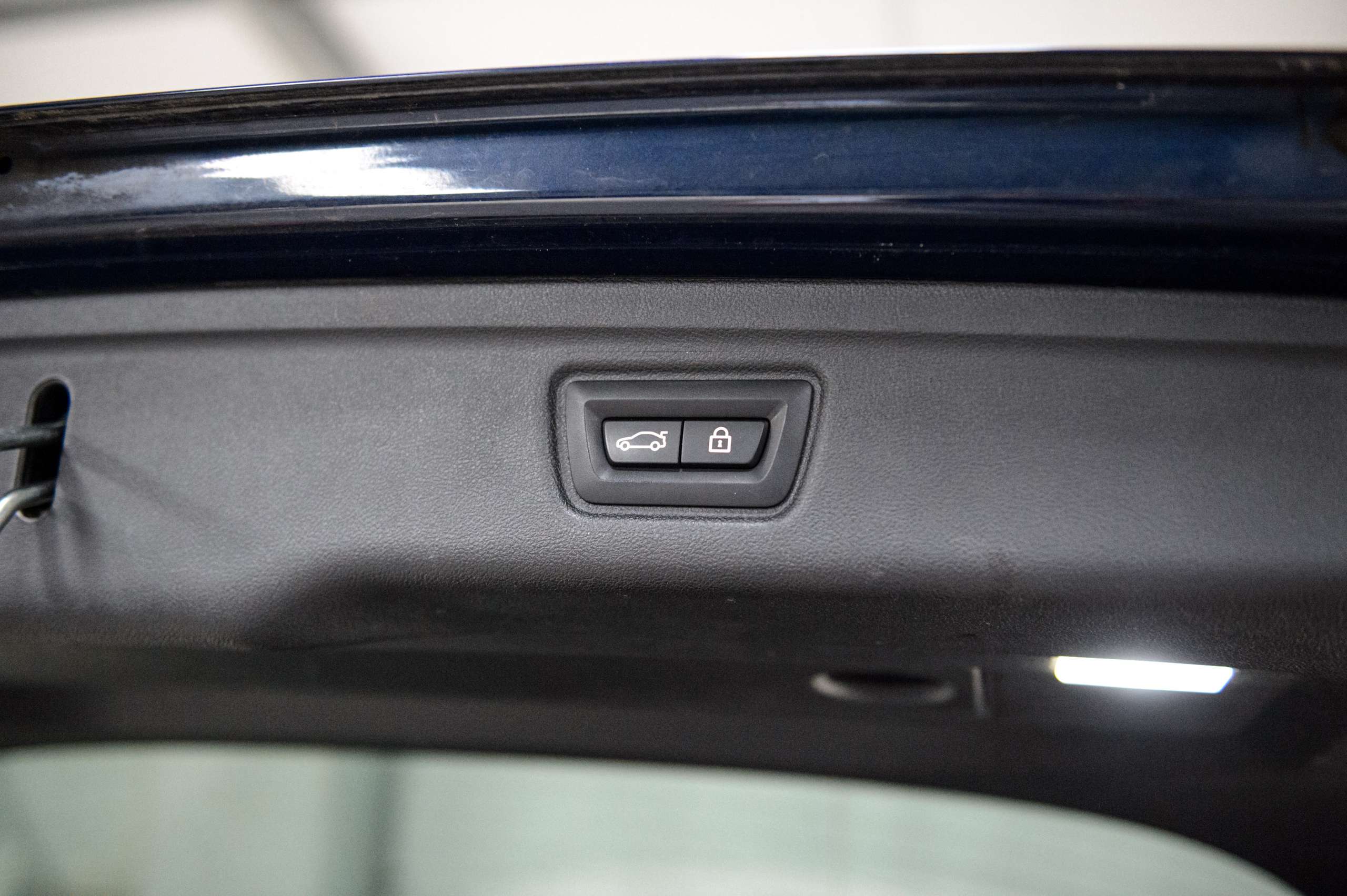 0daca288-5681-46da-bab2-7298e310fbec34-bmw-330-e-touring-m-pack-laser-cognac-m3-seats-hud.jpg