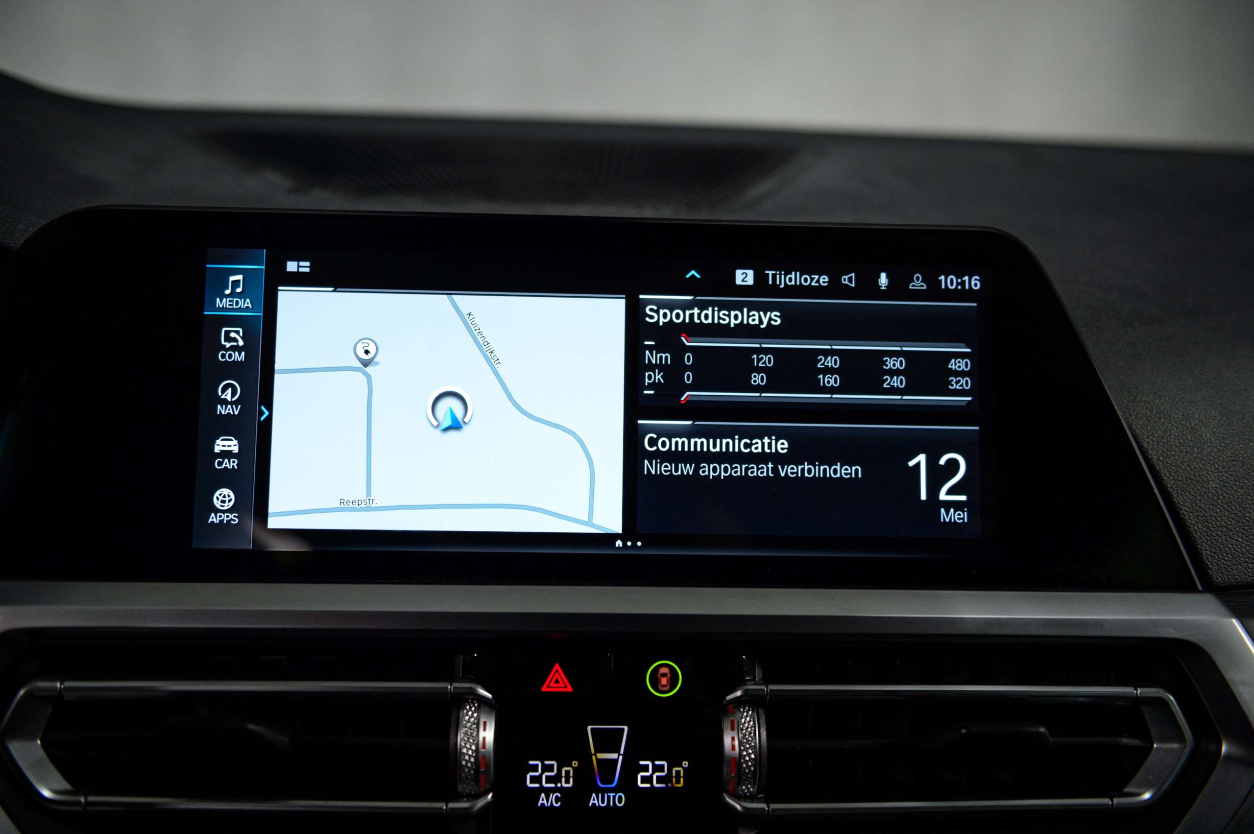 0daca288-5681-46da-bab2-7298e310fbec41-bmw-330-e-touring-m-pack-laser-cognac-m3-seats-hud.jpg