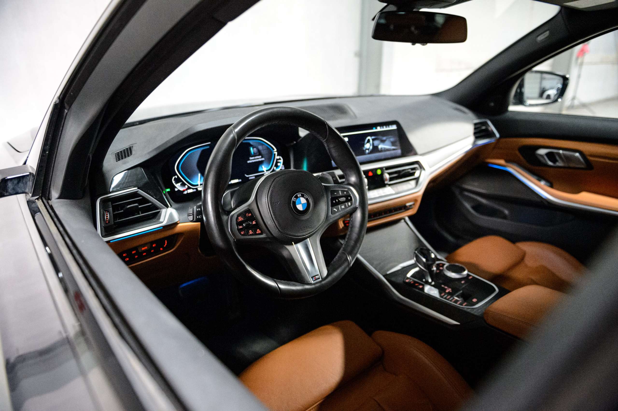 0daca288-5681-46da-bab2-7298e310fbec7-bmw-330-e-touring-m-pack-laser-cognac-m3-seats-hud.jpg